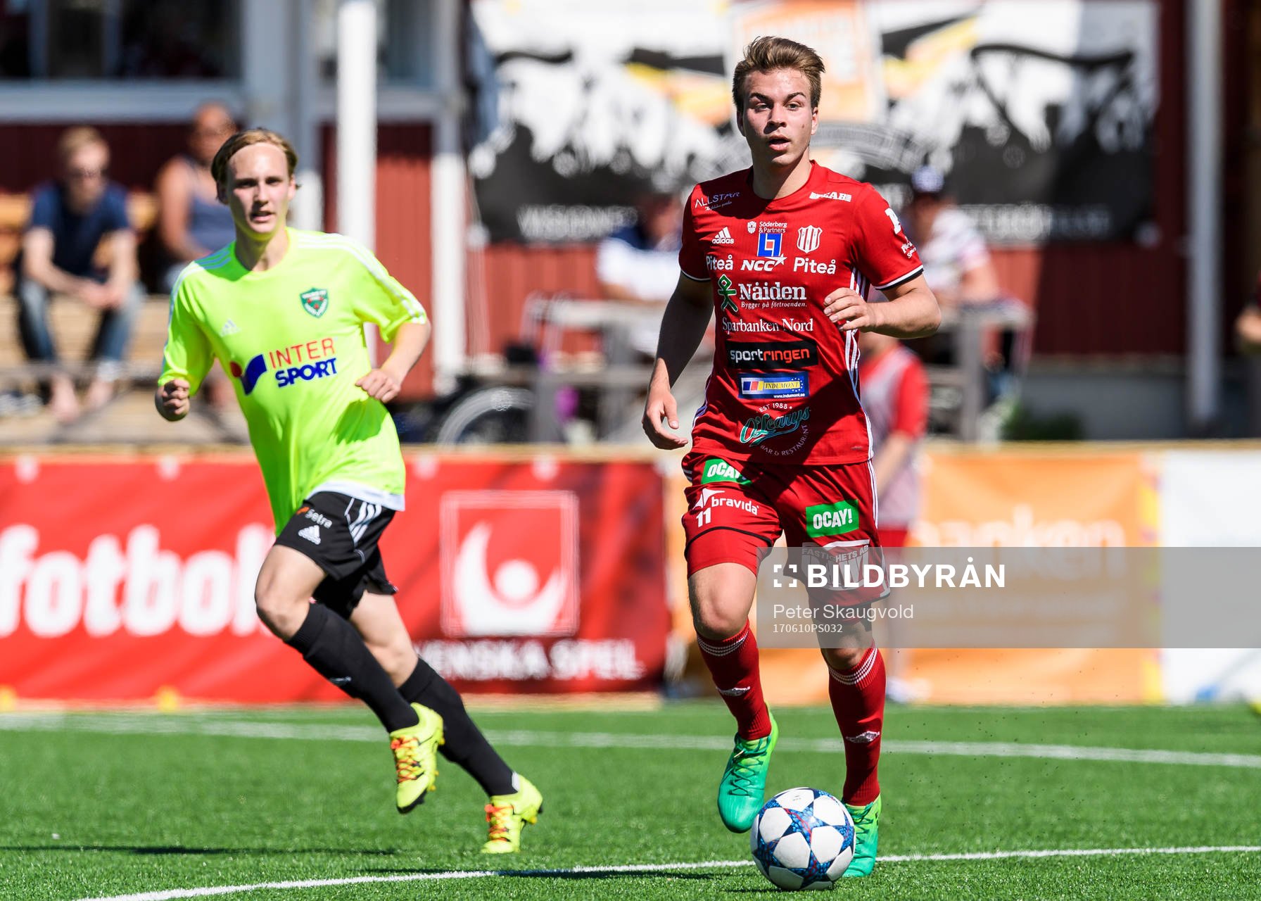Piteås Alex Naylor med bollen