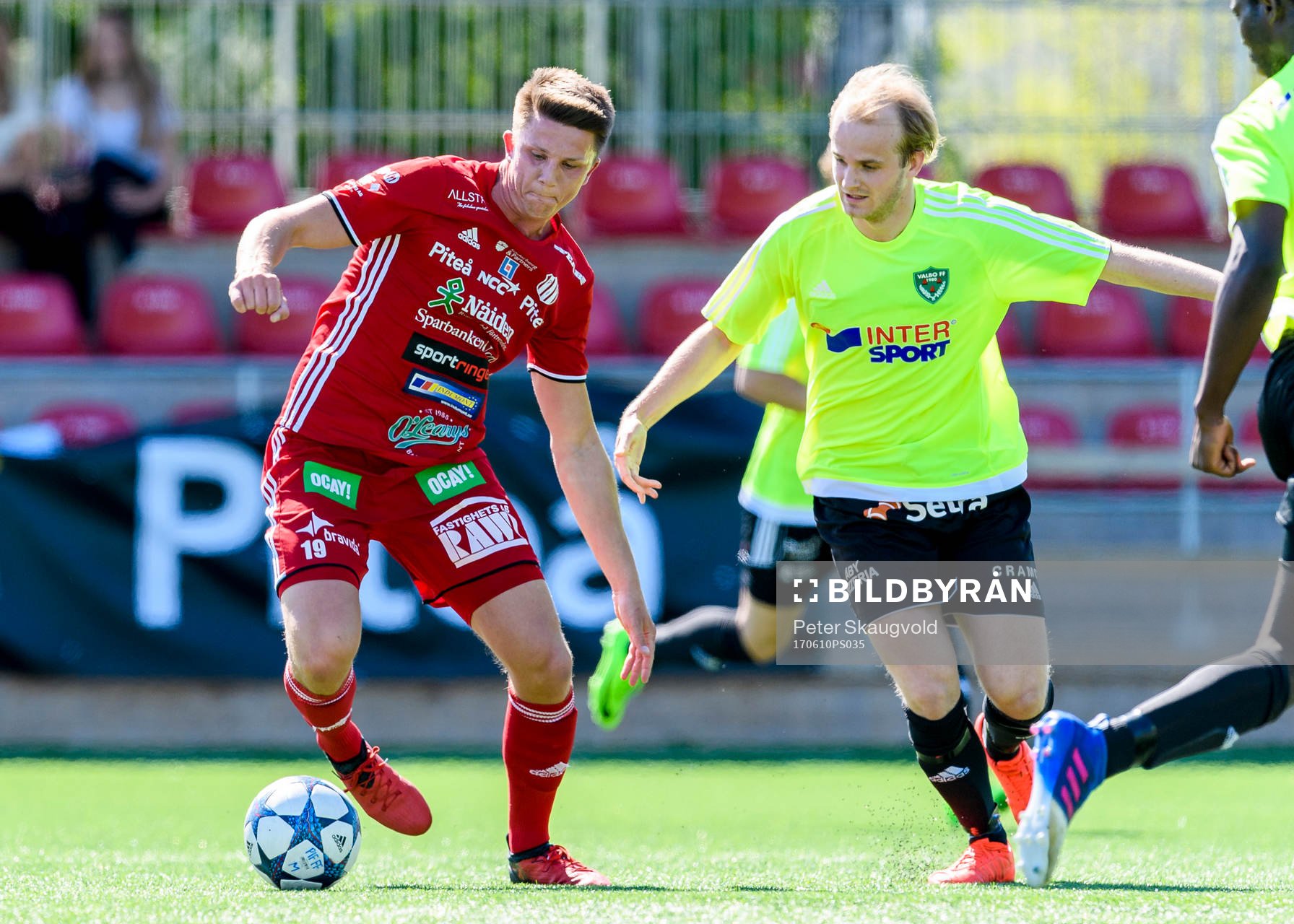 Piteås Joel Edström med bollen