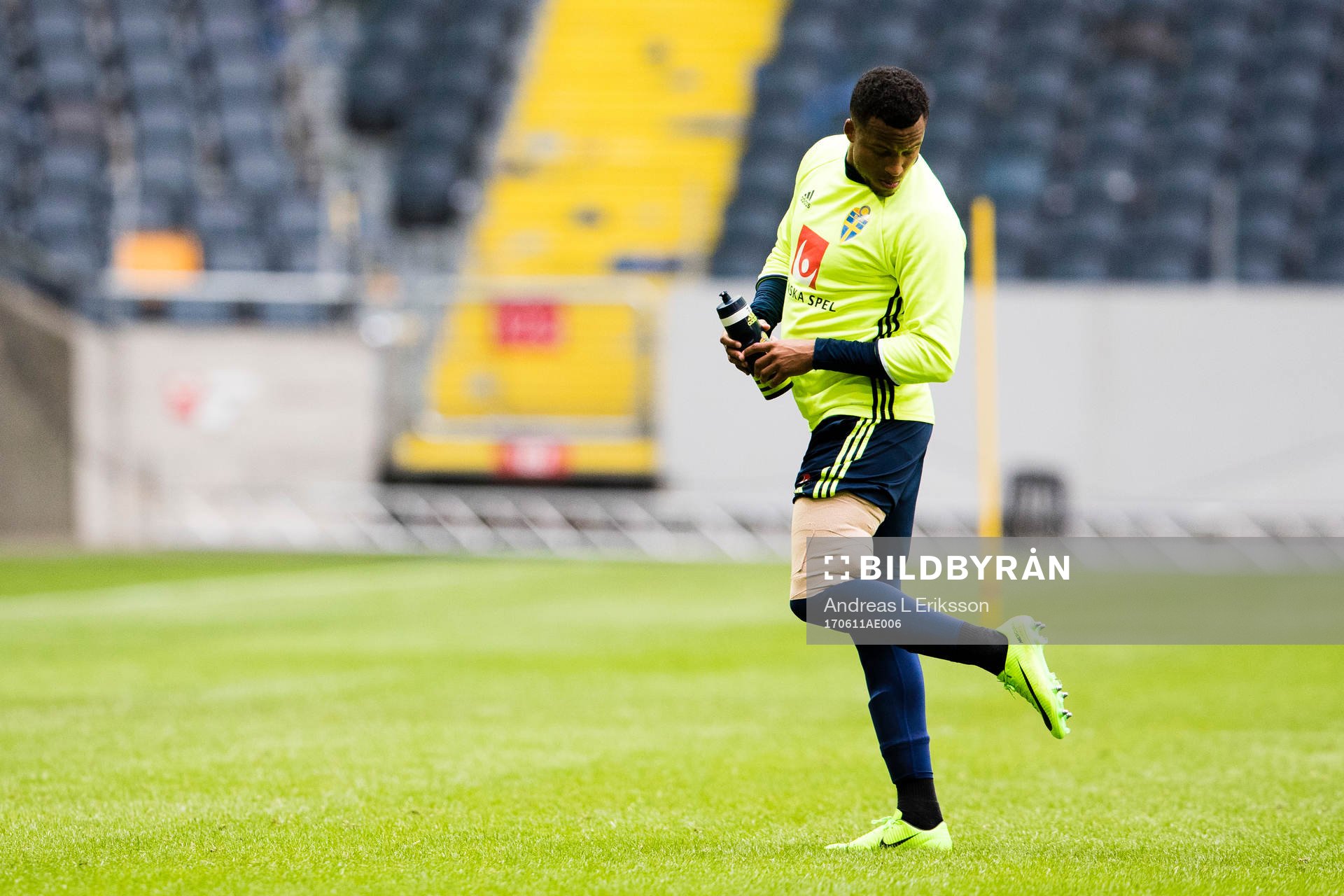 Sveriges Martin Olsson med lindat lår