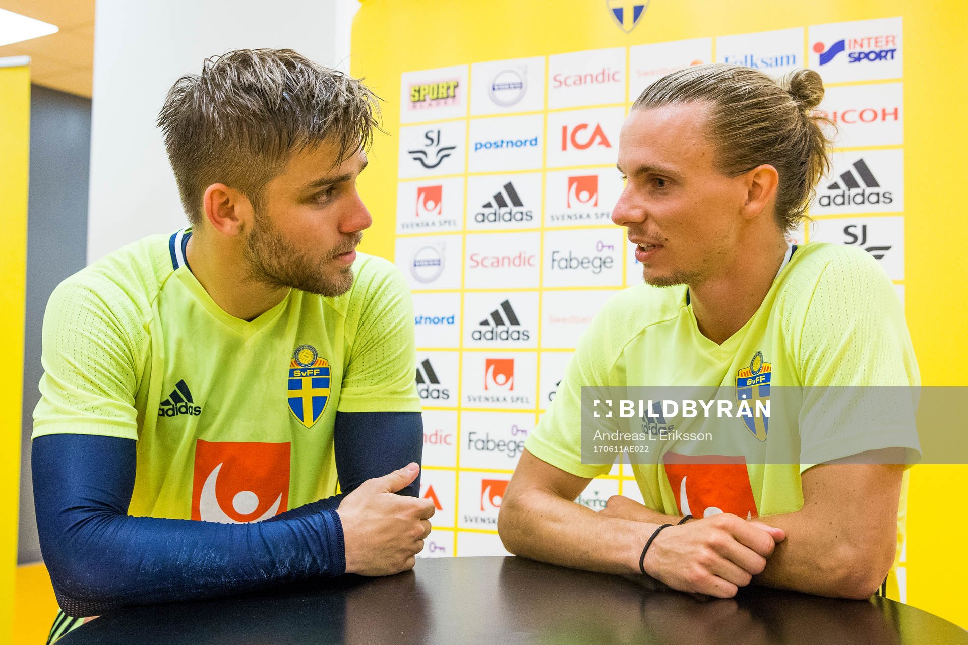 Sveriges Christoffer Nyman och Niklas Hult i mixed zone