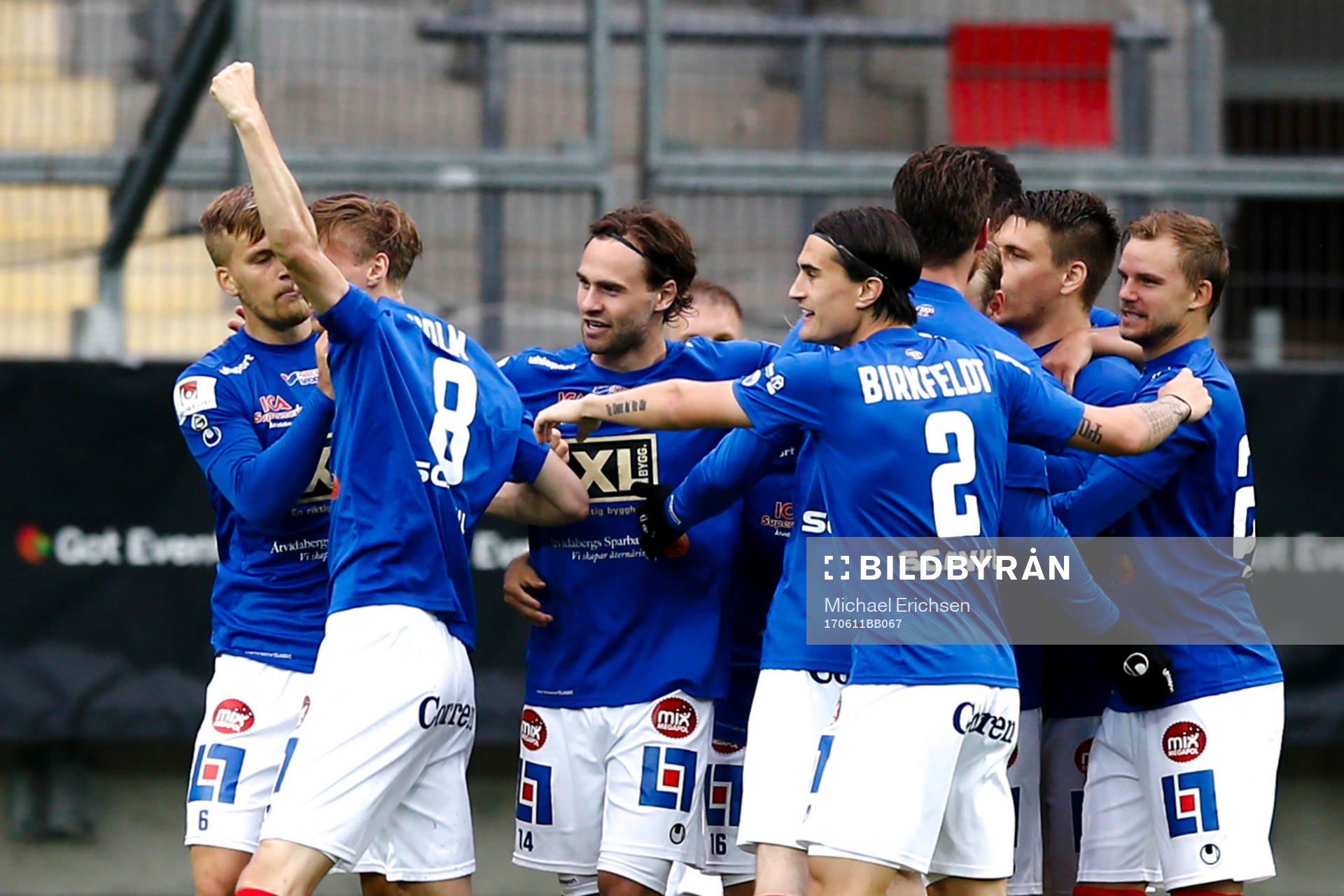 Åtvidabergs spelare jublar efter 0-1 av Samuel Holm under fotbollsmatchen i Superettan mellan GAIS och Åtvidaberg den 11 juni 2017 i Göteborg.