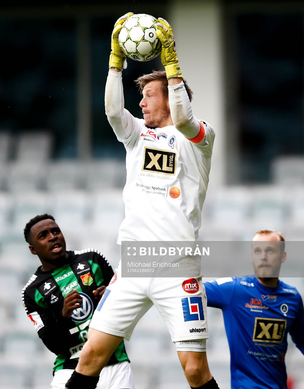 Åtvidabergs målvakt Gustav Jansson framför Hampus