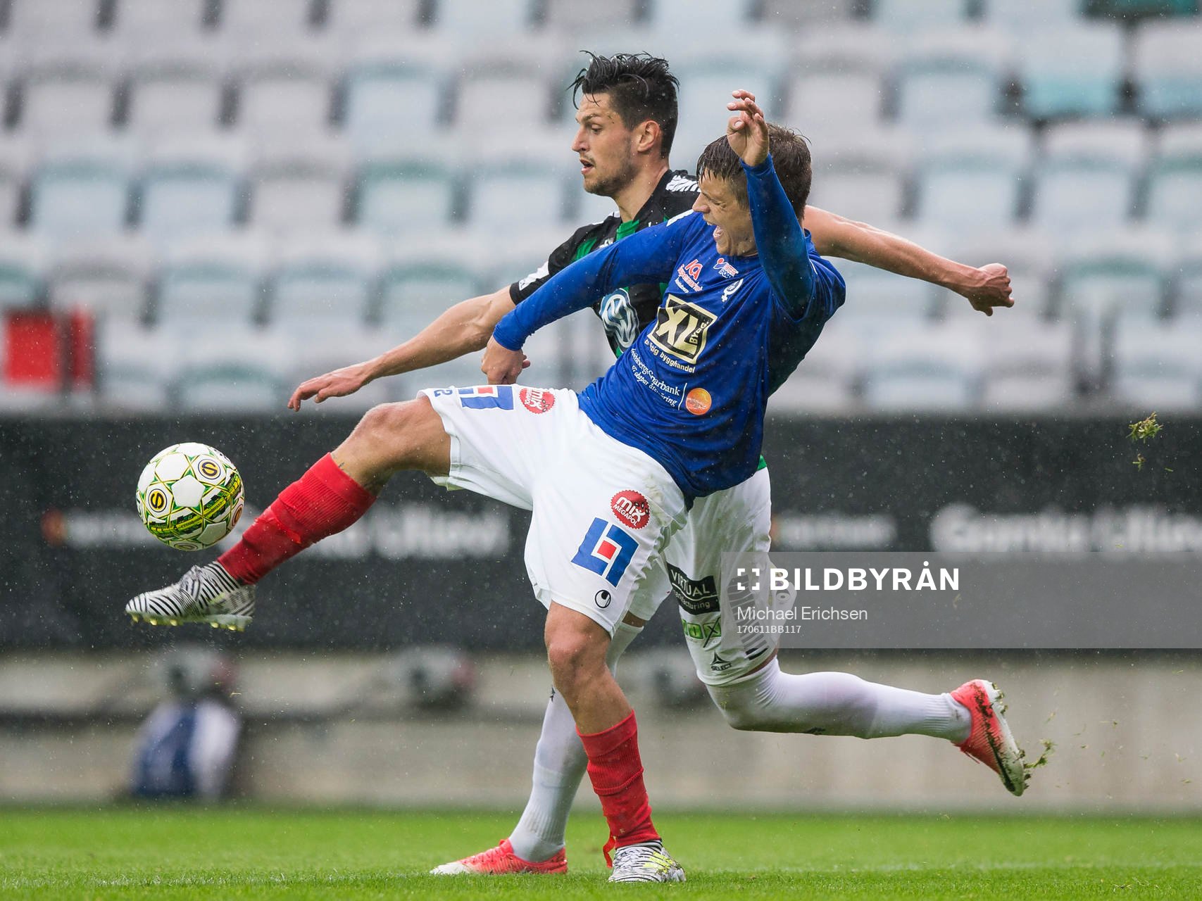 GAIS Luka Mijaljevic i kamp med Åtvidabergs Fredrik Holster under fotbollsmatchen i Superettan mellan GAIS och Åtvidaberg den 11 juni 2017 i Göteborg.