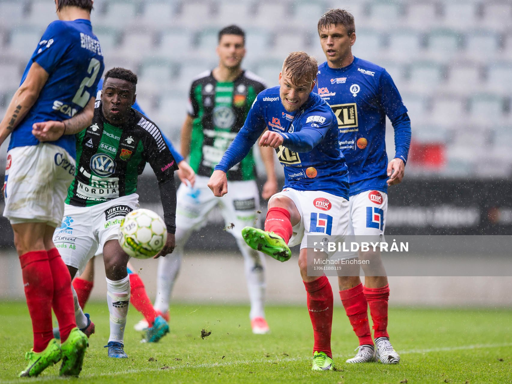 Åtvidabergs Jens Karlsson rensar undan bollen i kamp med GAIS Rickson Mansiamina under fotbollsmatchen i Superettan mellan GAIS och Åtvidaberg den 11 juni 2017 i Göteborg.