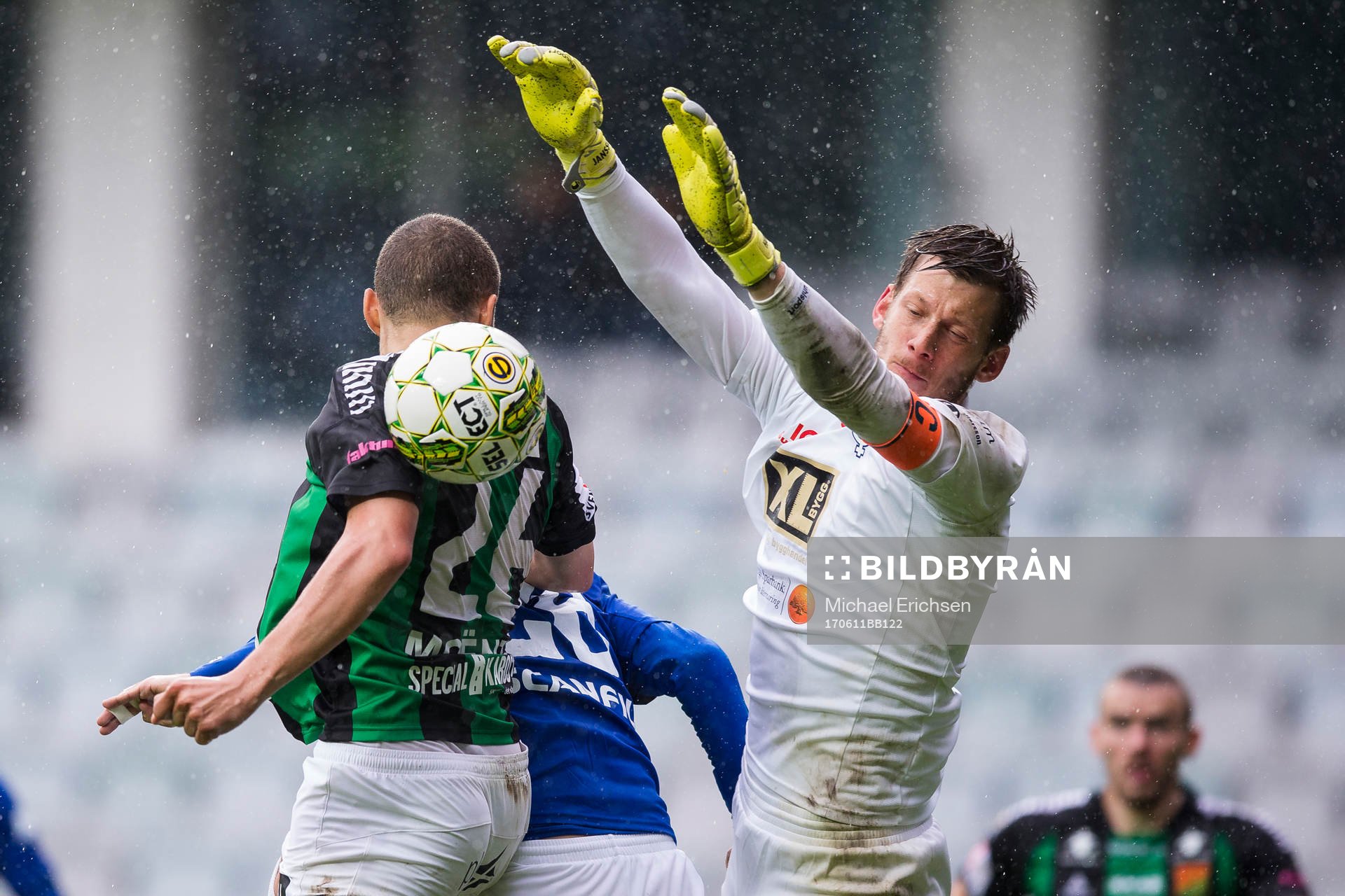 GAIS Malkolm Moenza med en målchans som Åtvidabergs