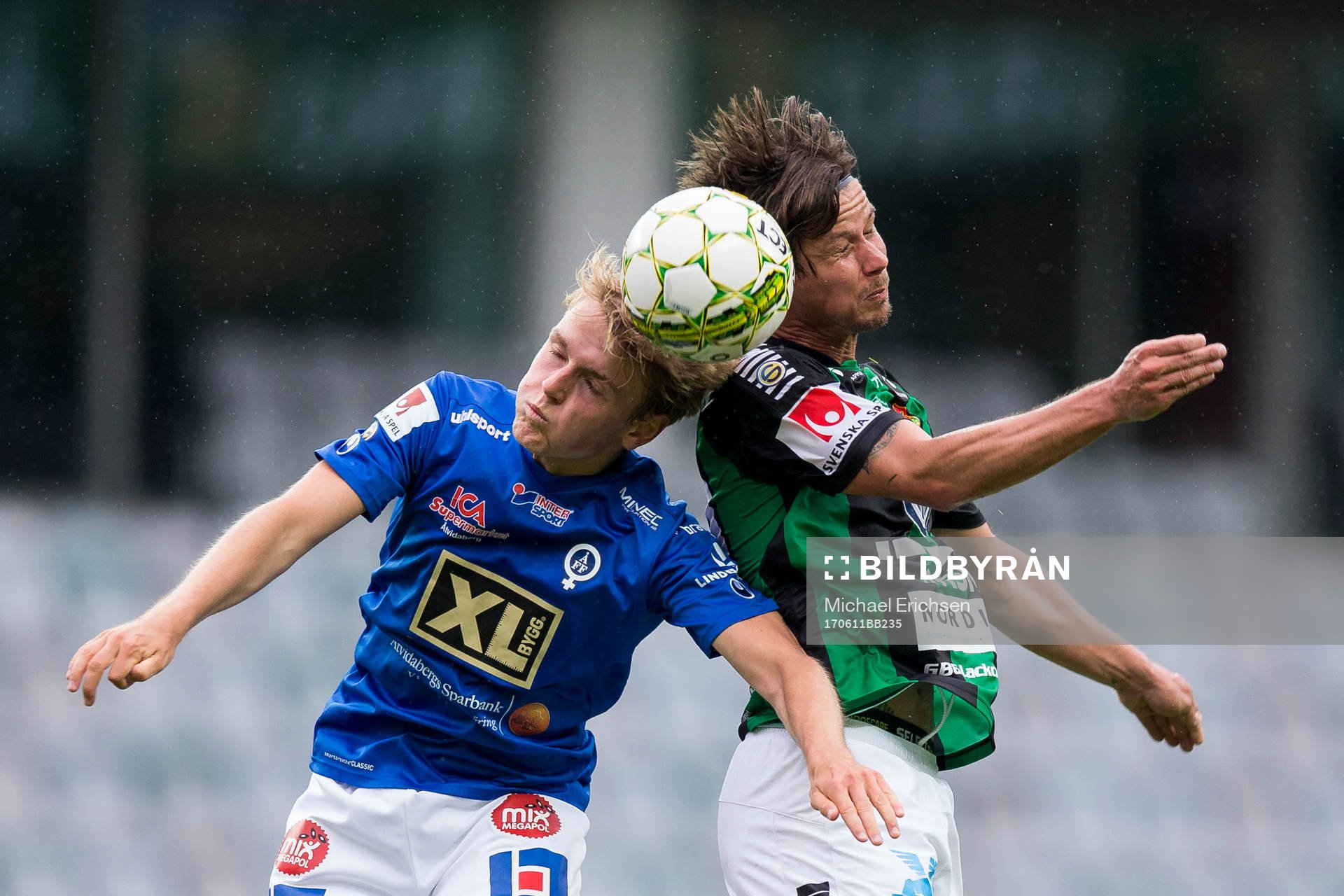 Åtvidabergs Simon Marklund i nickduell med GAIS Dusan