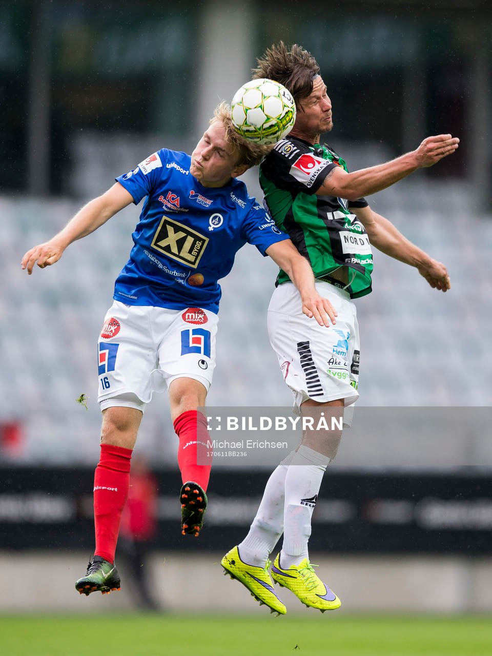 Åtvidabergs Simon Marklund i nickduell med GAIS Dusan