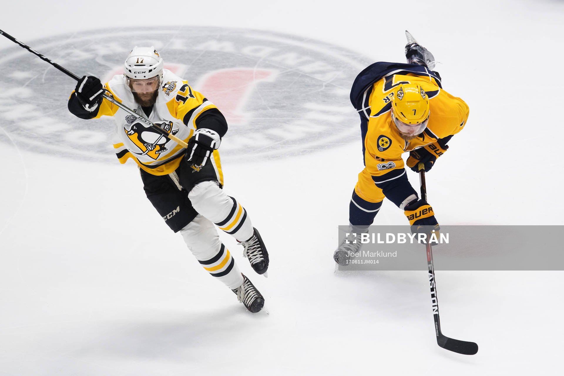 Pittsburghs Bryan Rust och Nashvilles Yannick Weber