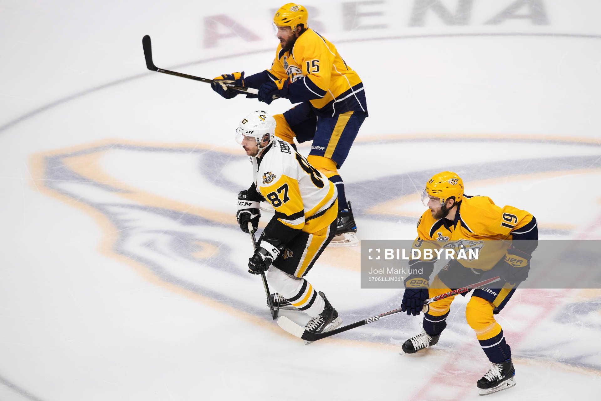 Pittsburghs Sidney Crosby och Nashvilles Craig Smith och