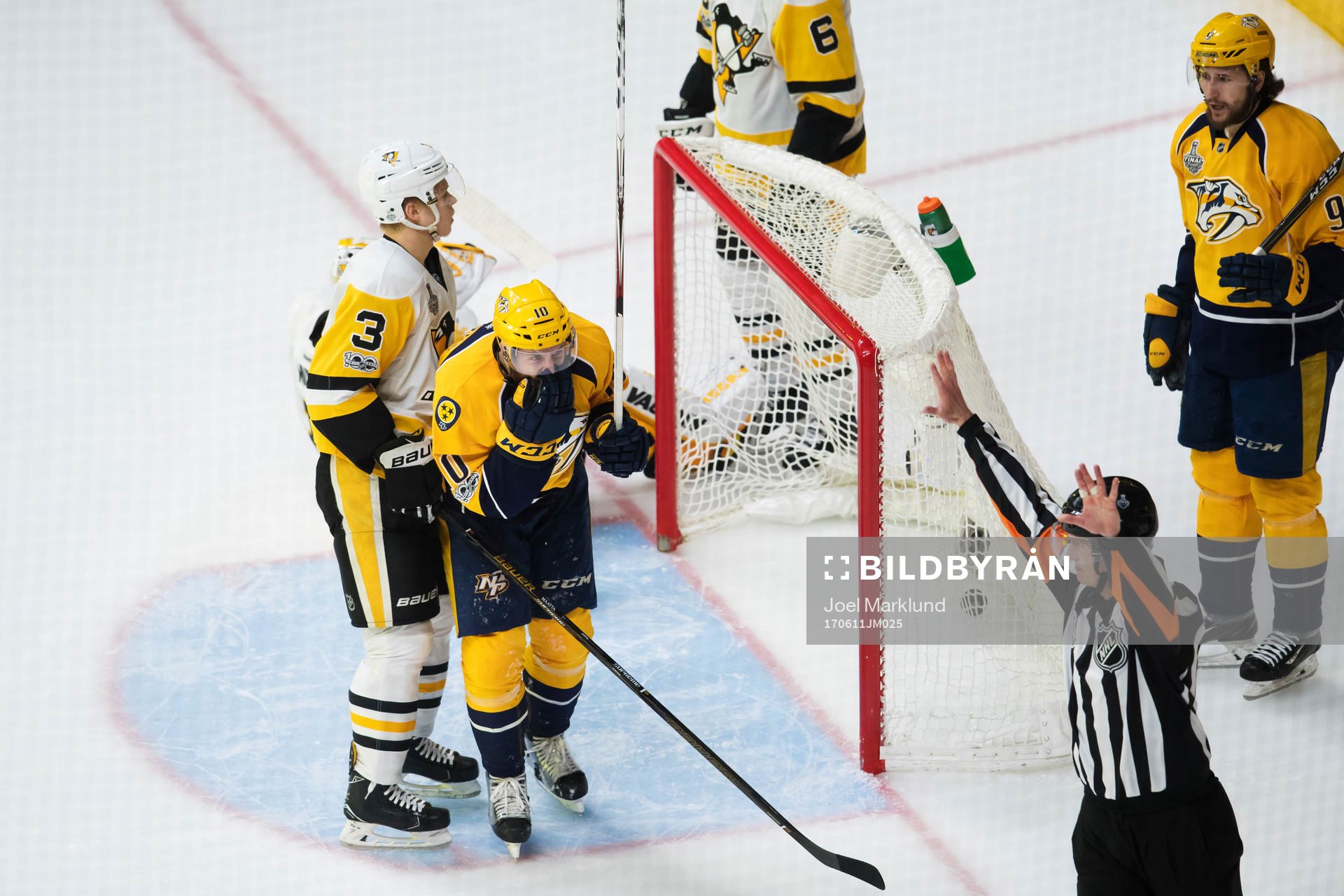 Nashvilles Colton Sissons reagerar