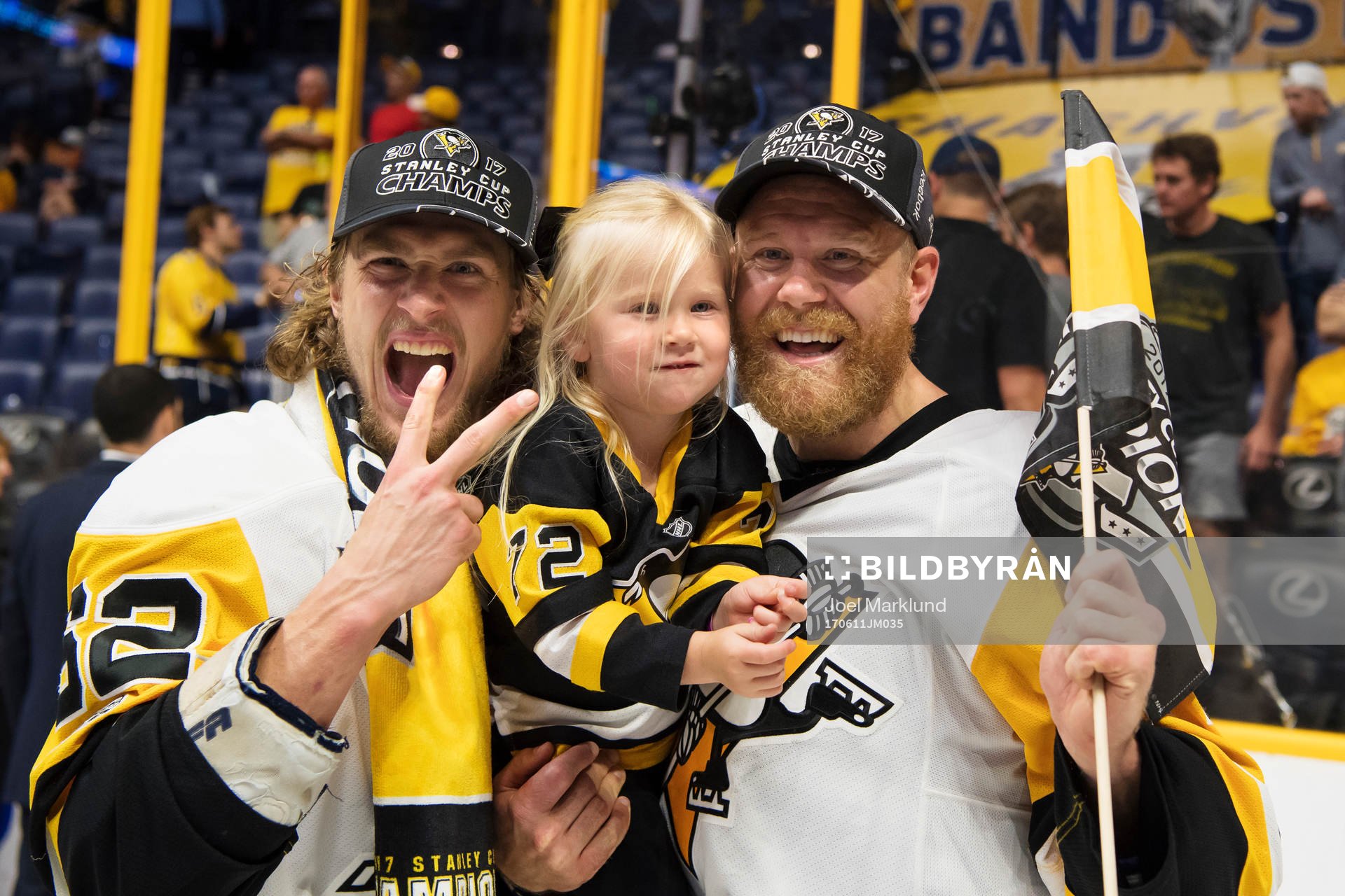 Pittsburghs Carl Hagelin och Patric Hörnqvist med dottern