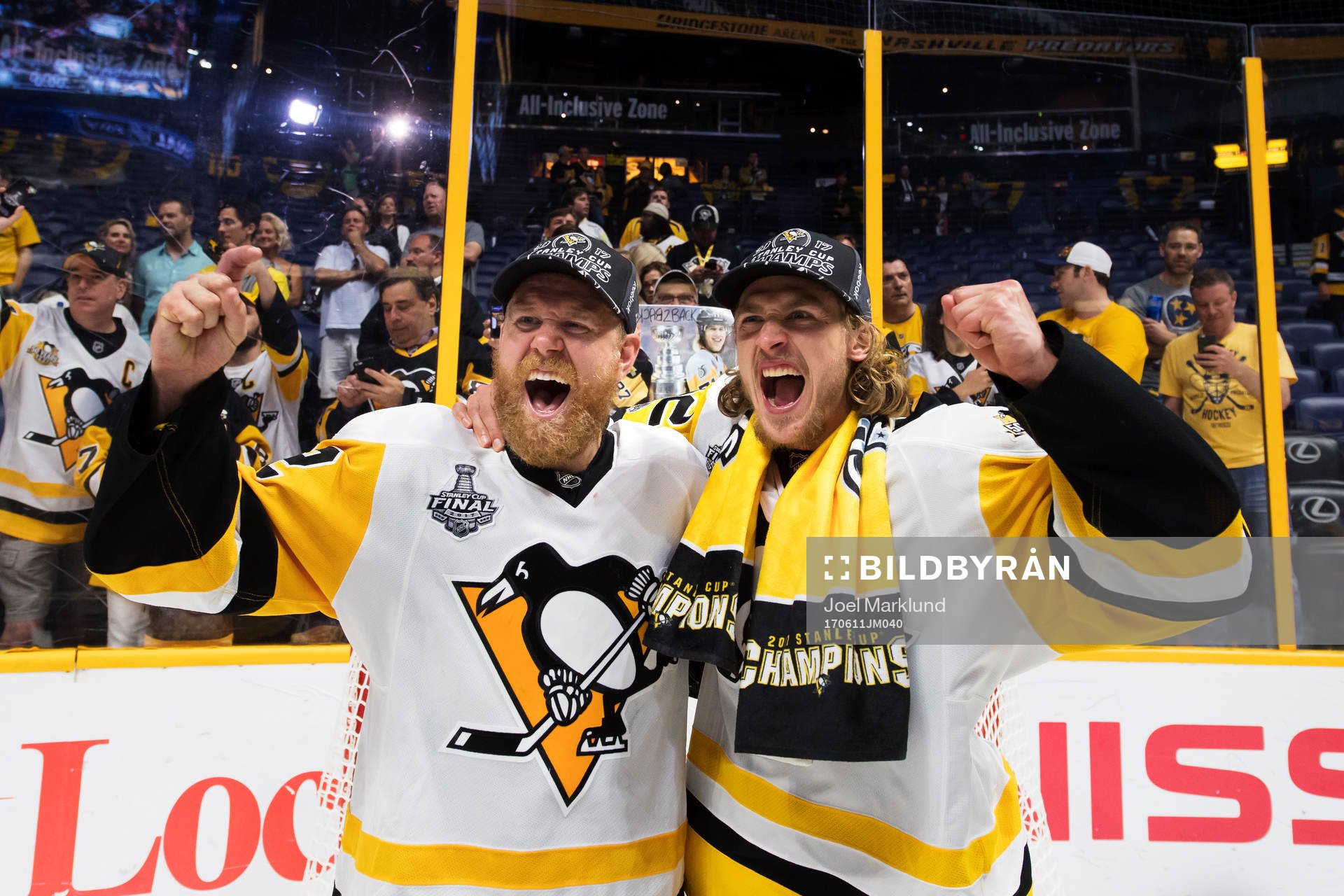 Pittsburghs Patric Hörnqvist och Carl Hagelin jublar
