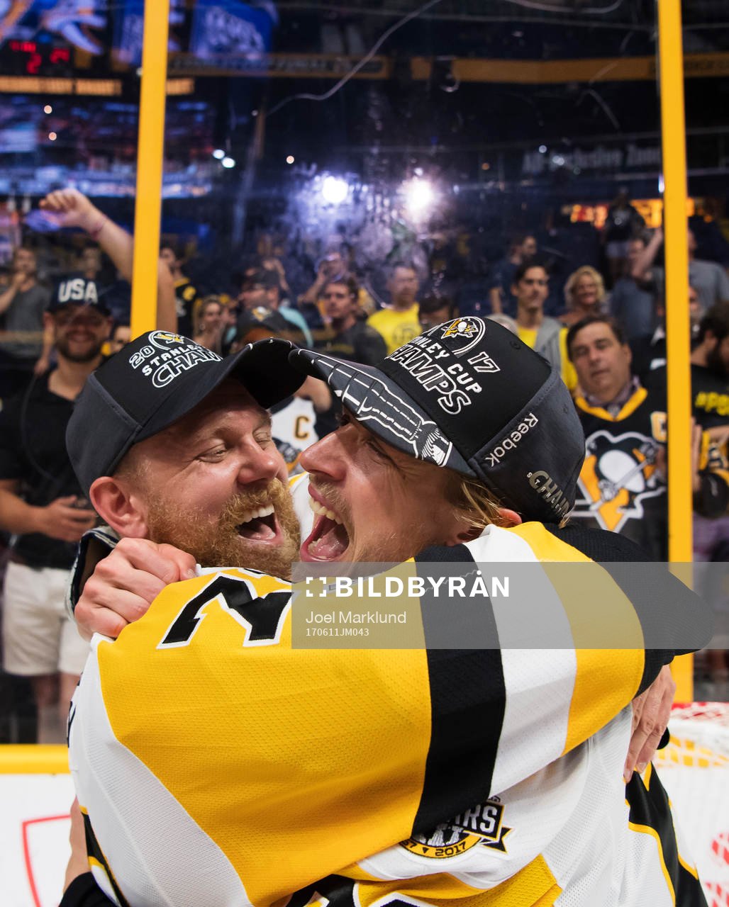 Pittsburghs Patric Hörnqvist och Carl Hagelin jublar