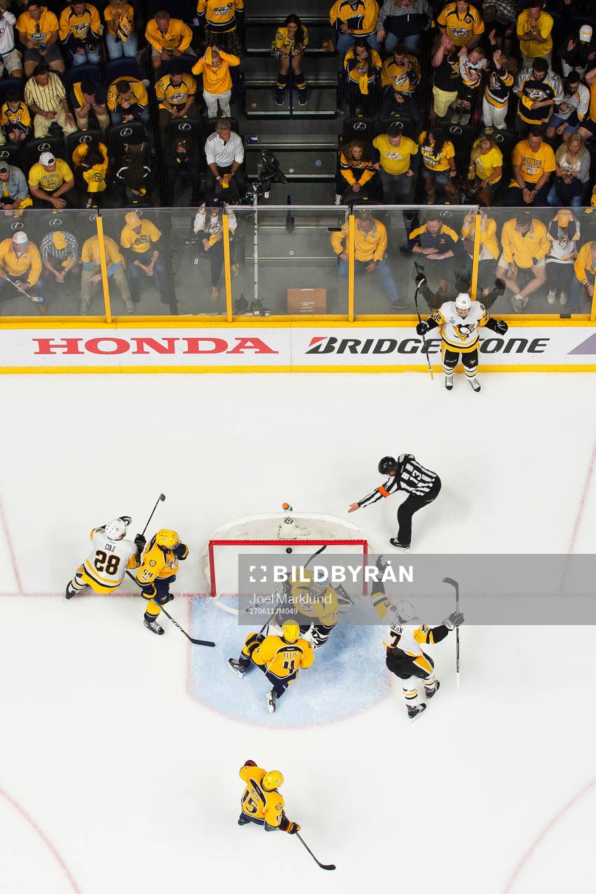 Pittsburghs Ian Cole, Matt Cullen och Patric Hörnqvist