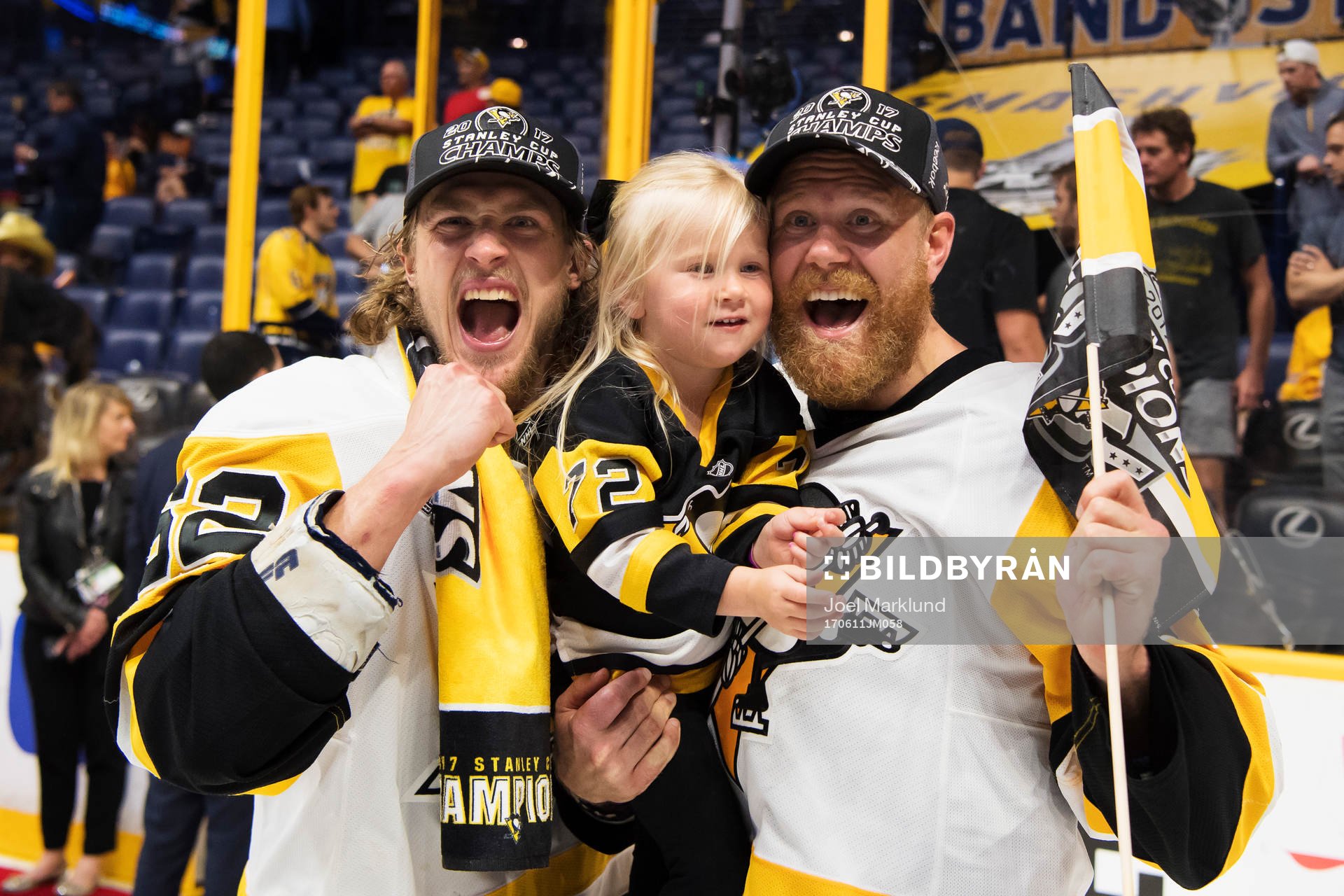Pittsburghs Carl Hagelin och Patric Hörnqvist med dottern