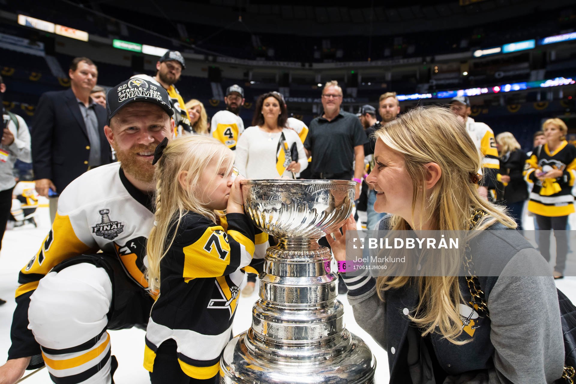 Pittsburghs Patric Hörnqvist med sin dotter Isabella och