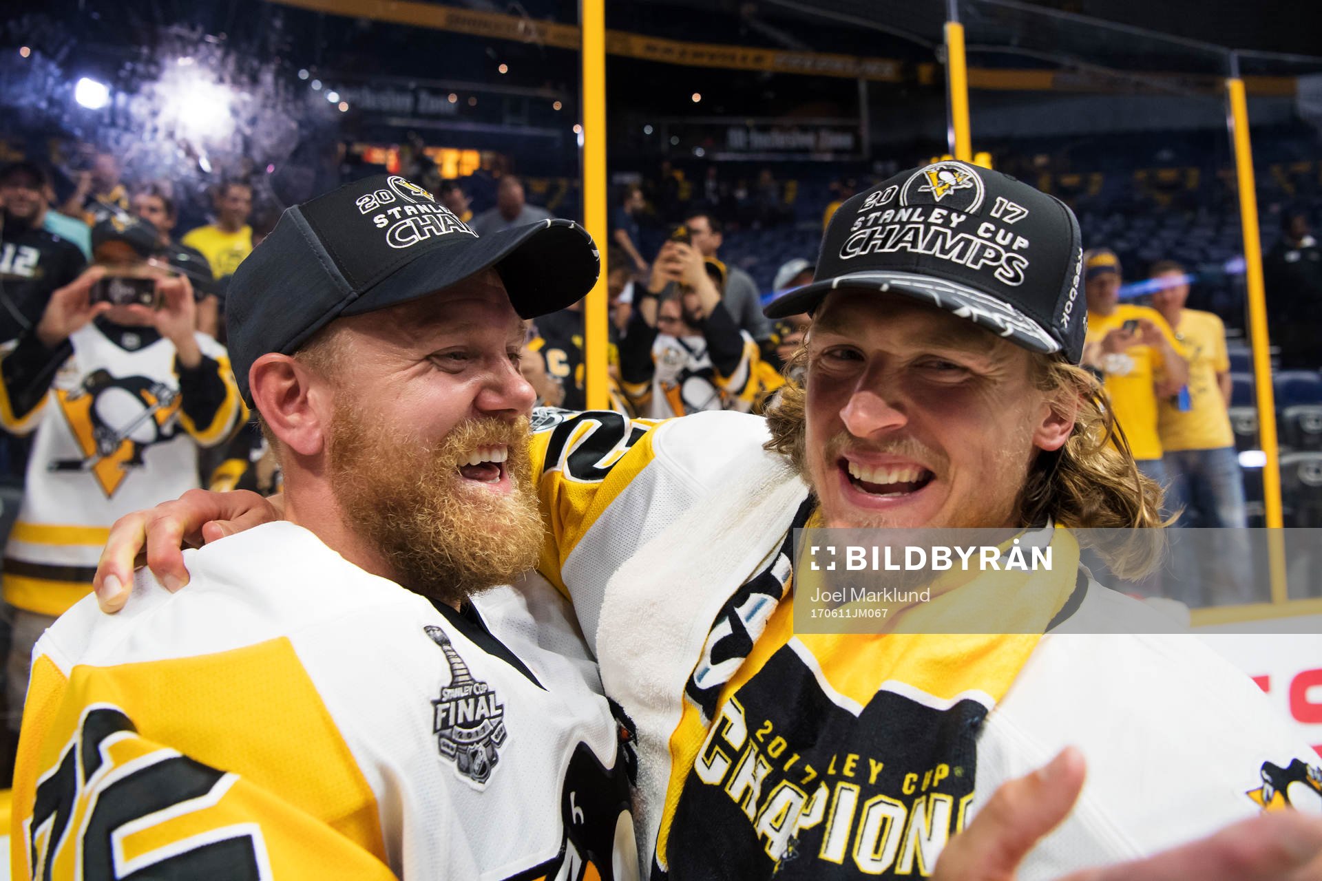 Pittsburghs Patric Hörnqvist och Carl Hagelin jublar
