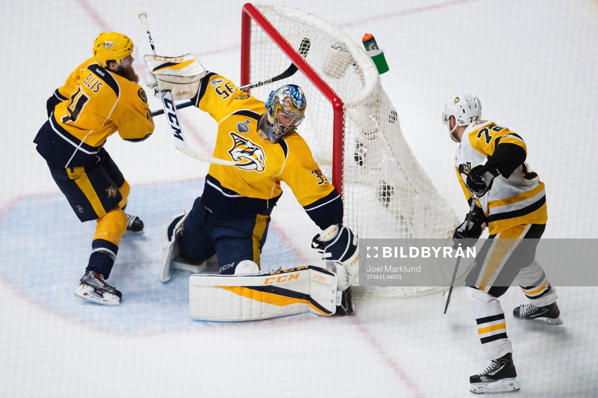 Pittsburghs Patric Hörnqvist gör 0-1 bakom Nashvilles