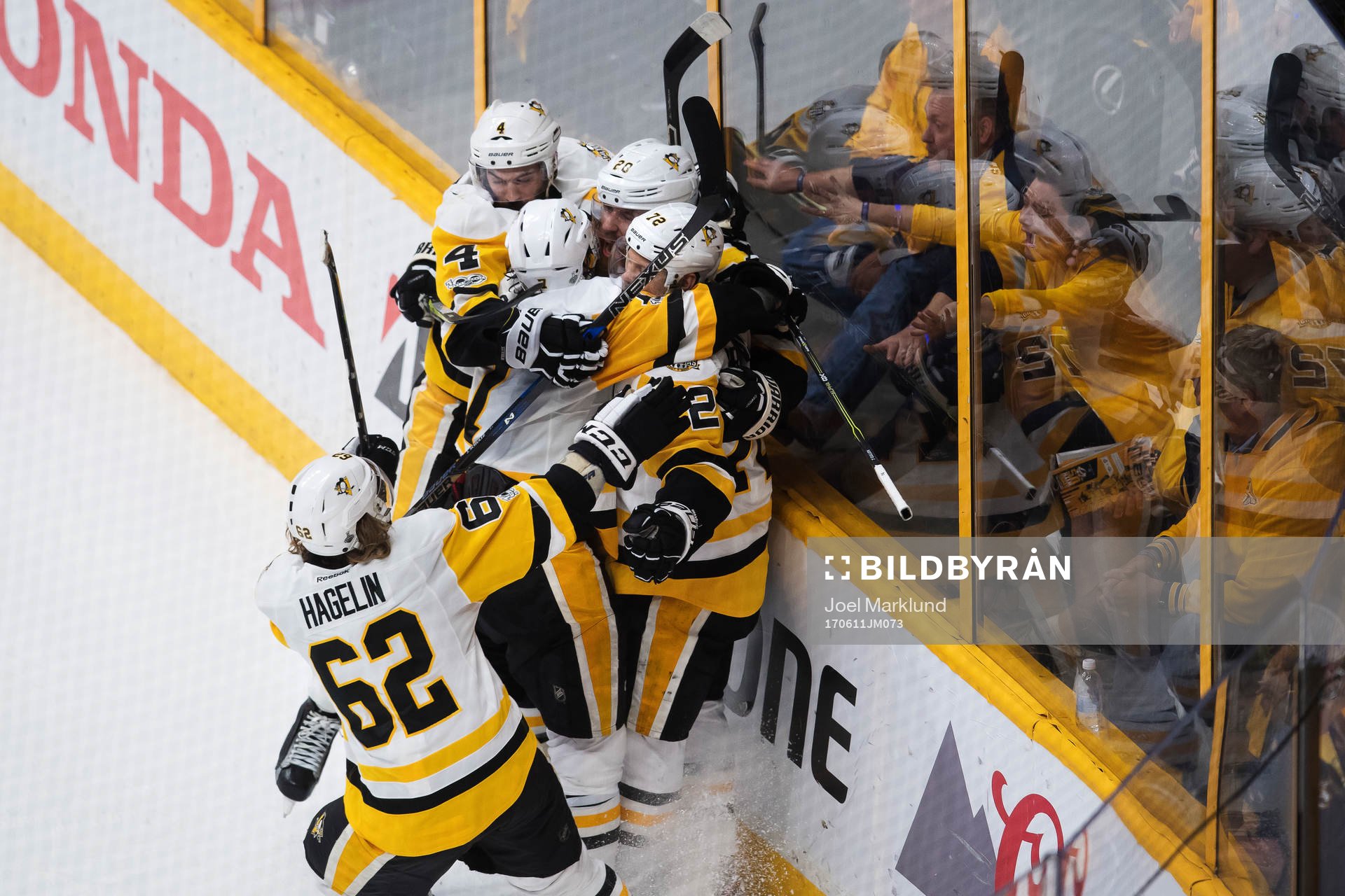 Pittsburghs Carl Hagelin, Justin Schultz, Matt Cullen, Ian