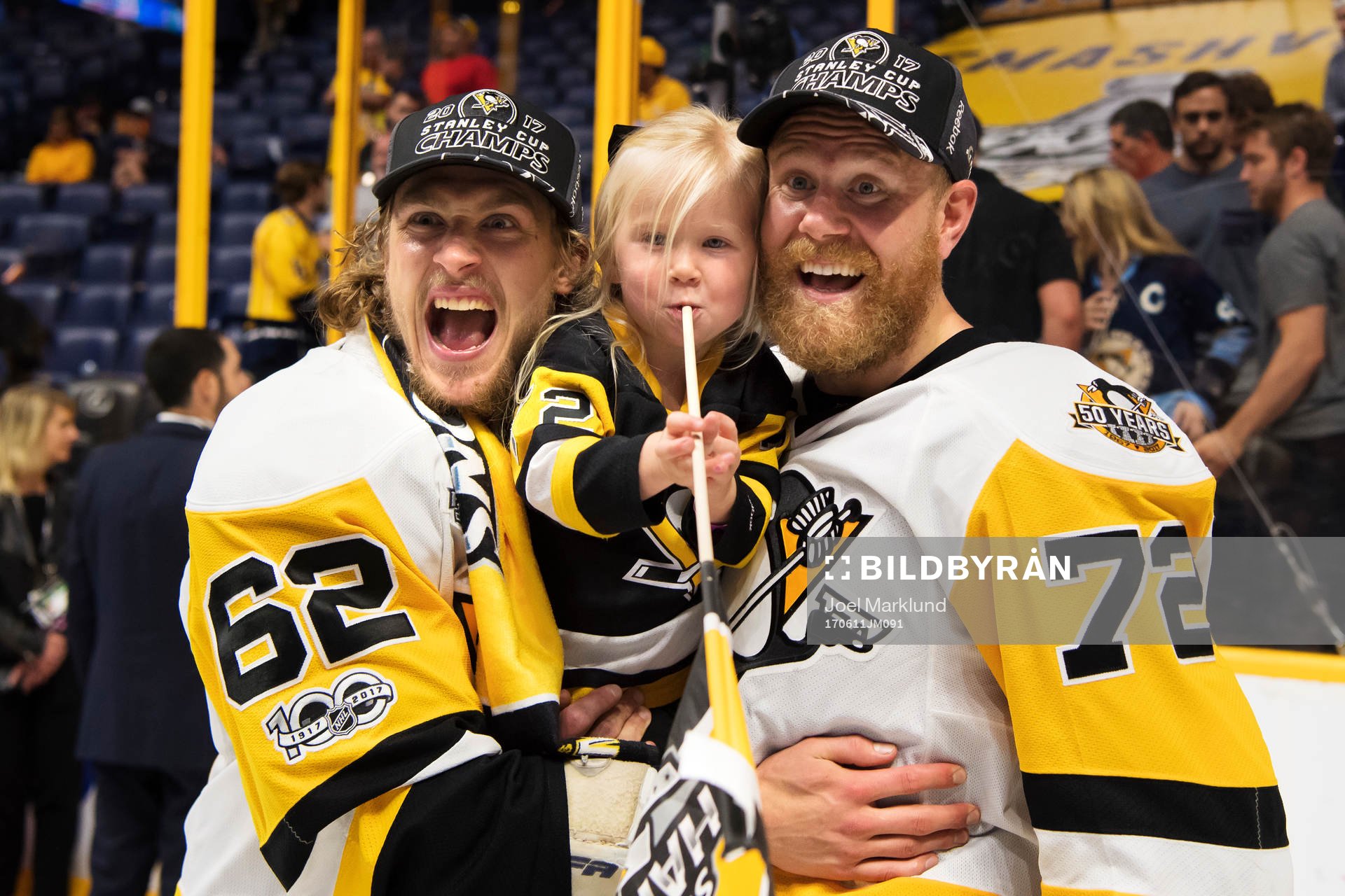 Pittsburghs Carl Hagelin och Patric Hörnqvist med dottern