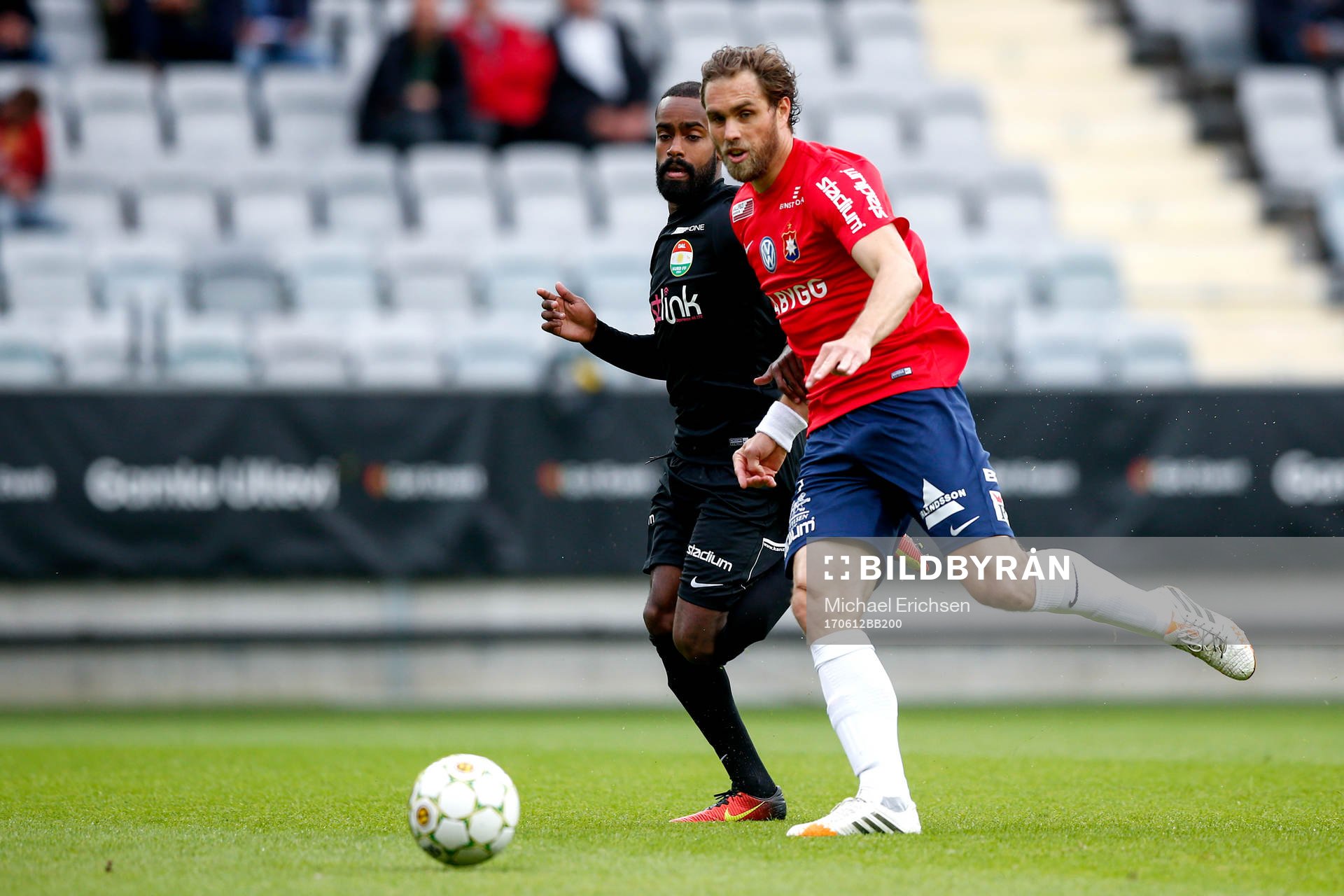 Örgrytes Johan Elmander och Dalkurds Ammar Ahmed
