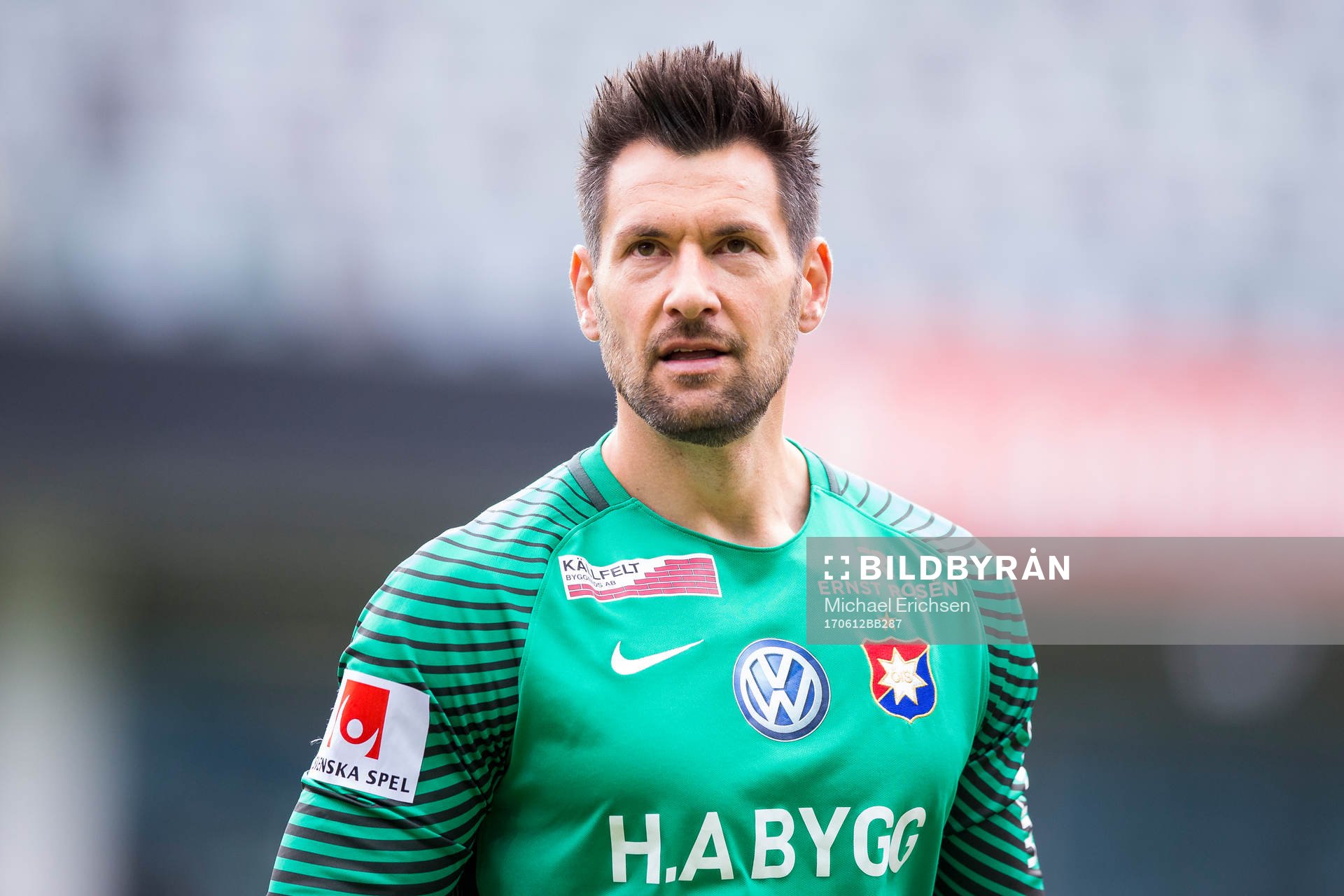 Örgrytes målvakt Stojan Lukic innan fotbollsmatchen i