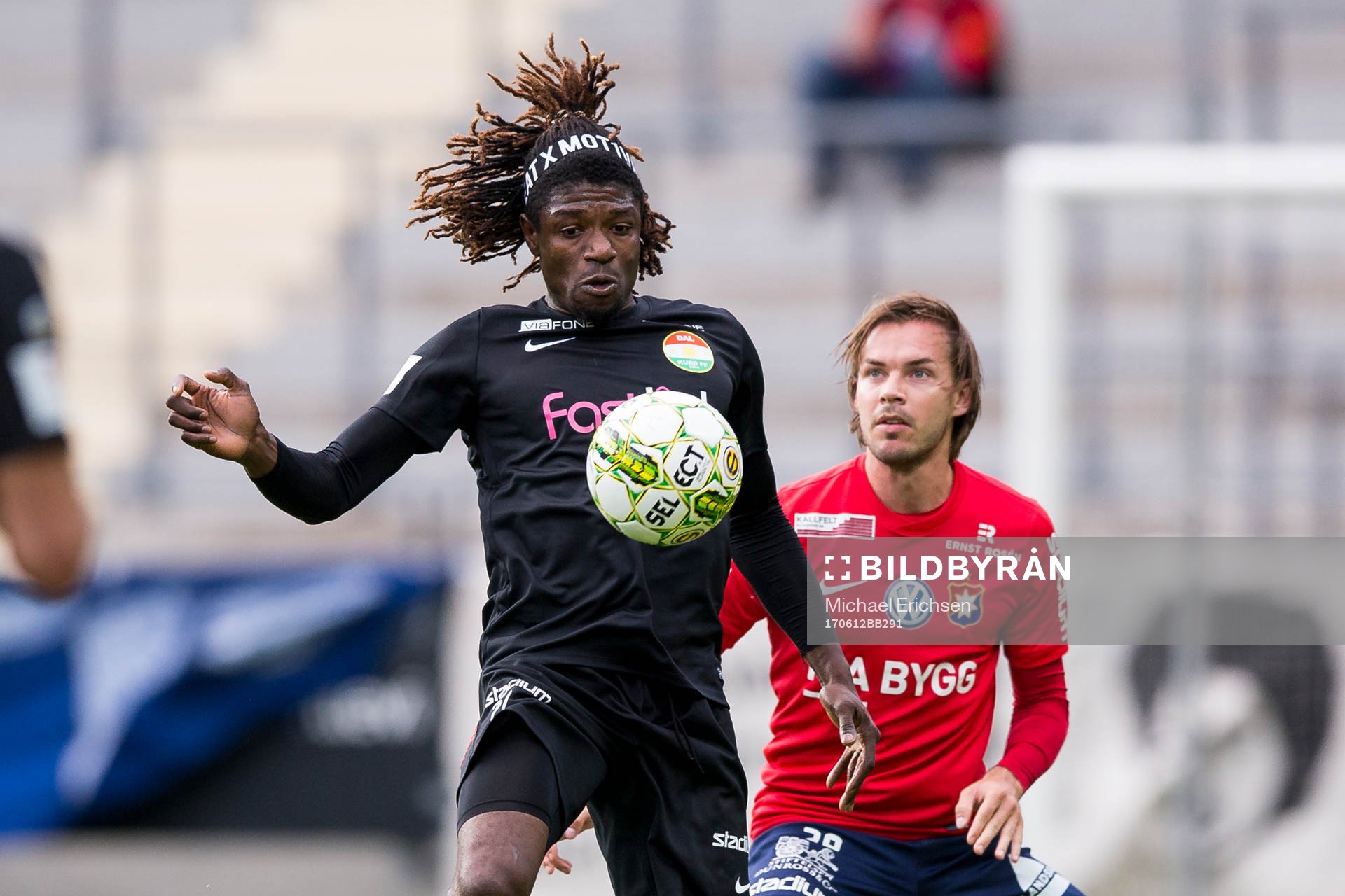 Dalkurds Mohamed Bangura och Örgrytes Danny Ervik