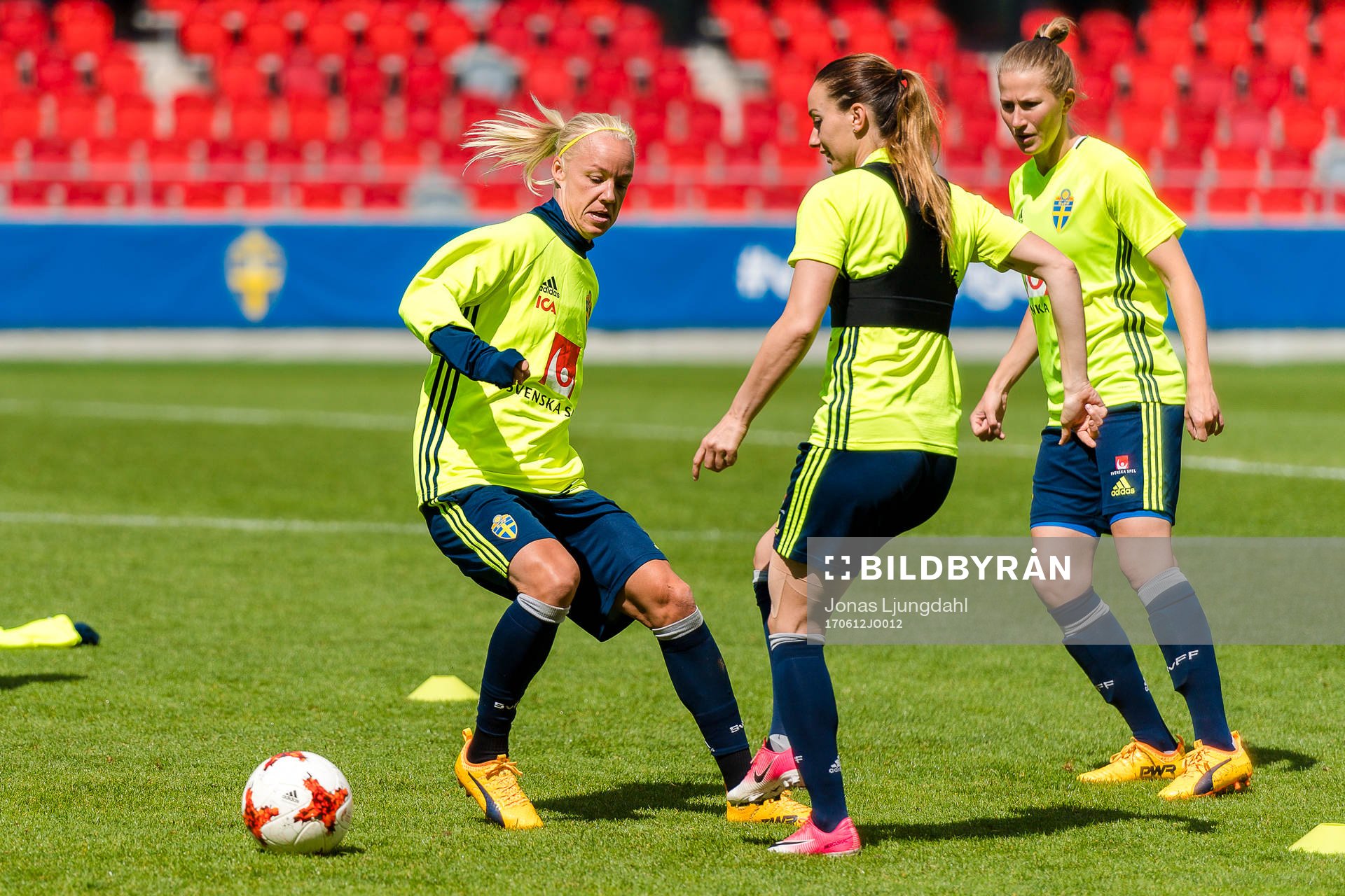 Caroline Seger och Kosovare Asllani