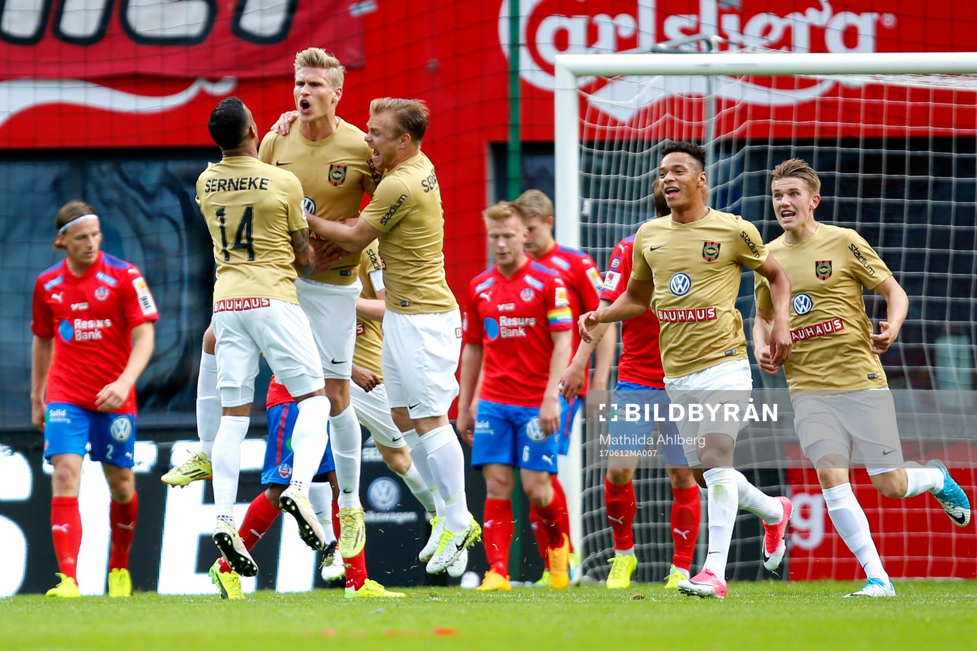 Brommapojkarnas Carl Starfelt jublar