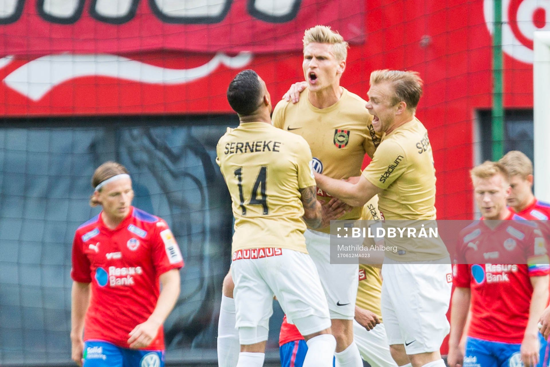 Brommapojkarnas Carl Starfelt jublar