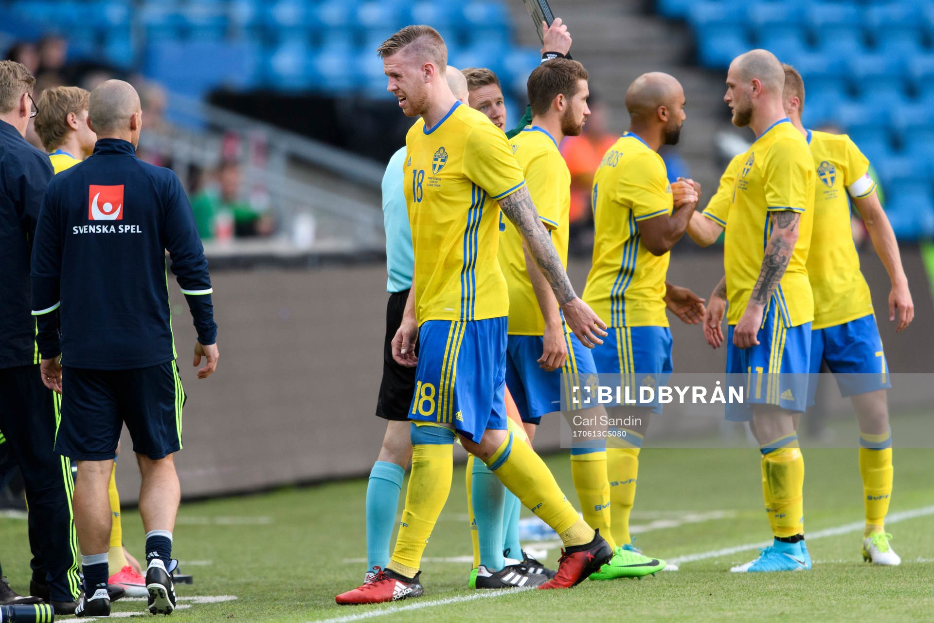 Sveriges Pontus Jansson går av planen