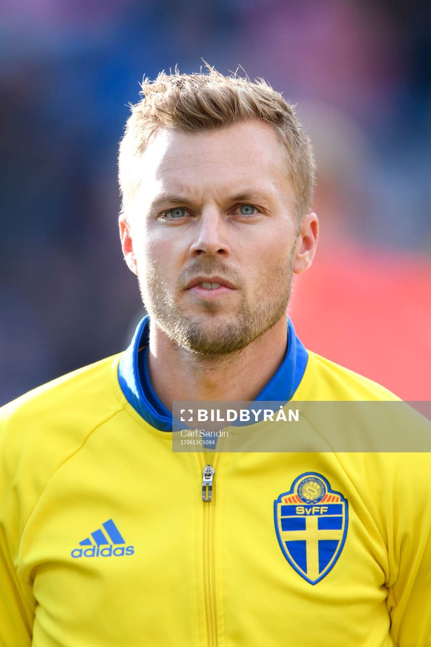 Sveriges Sebastian Larsson vid lineup innan