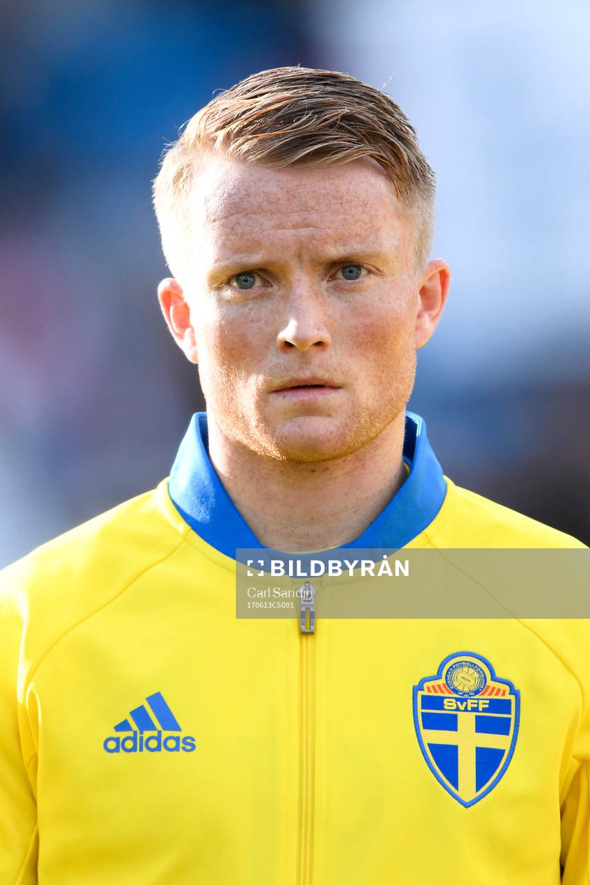 Sveriges Sam Larsson vid lineup innan träningslandskampen
