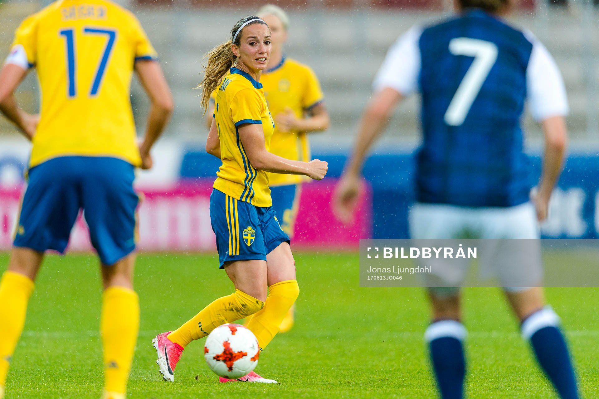 Sveriges Kosovare Asllani
