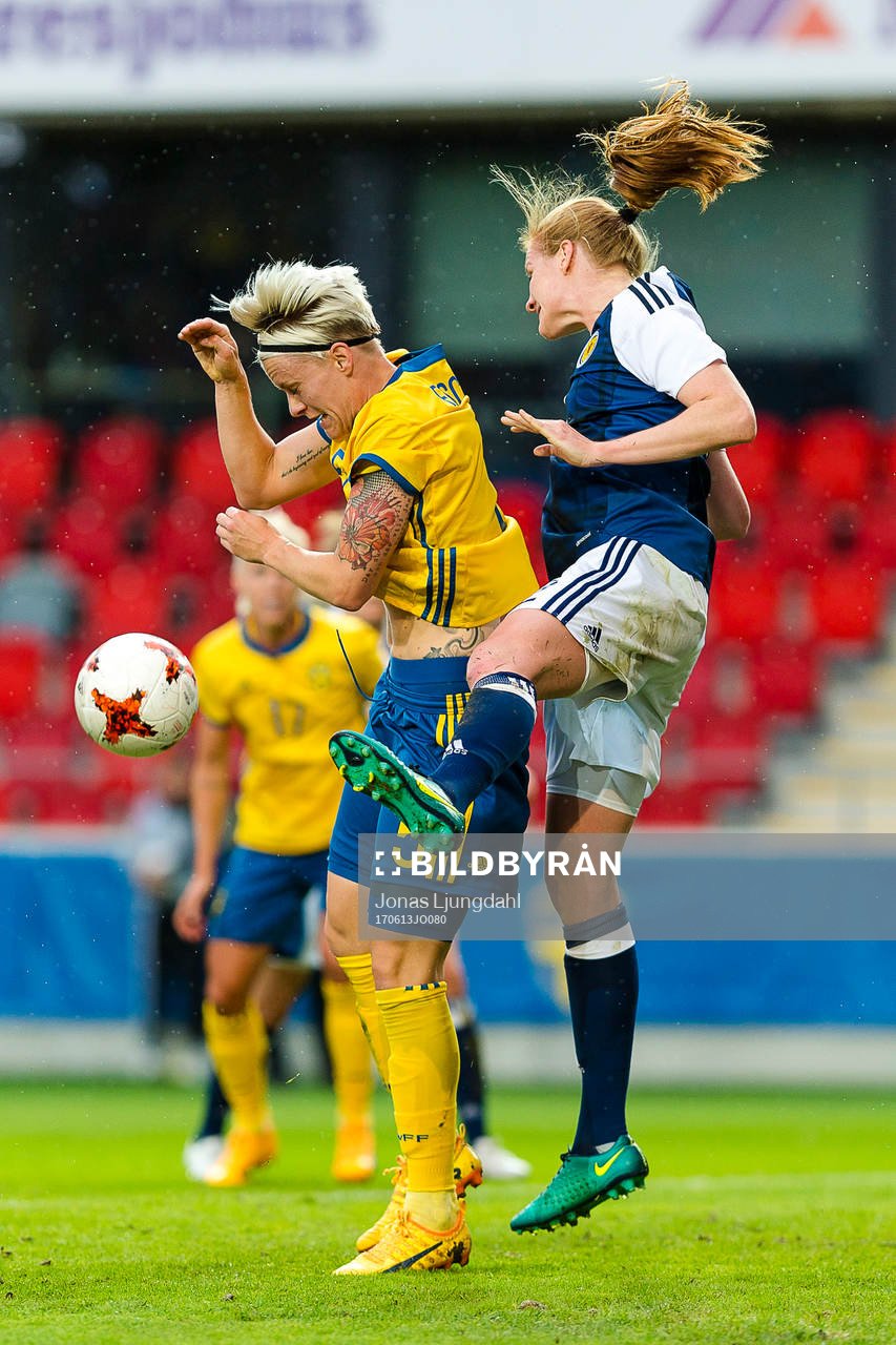 Sveriges Nilla Fischer oroar i straffområdet