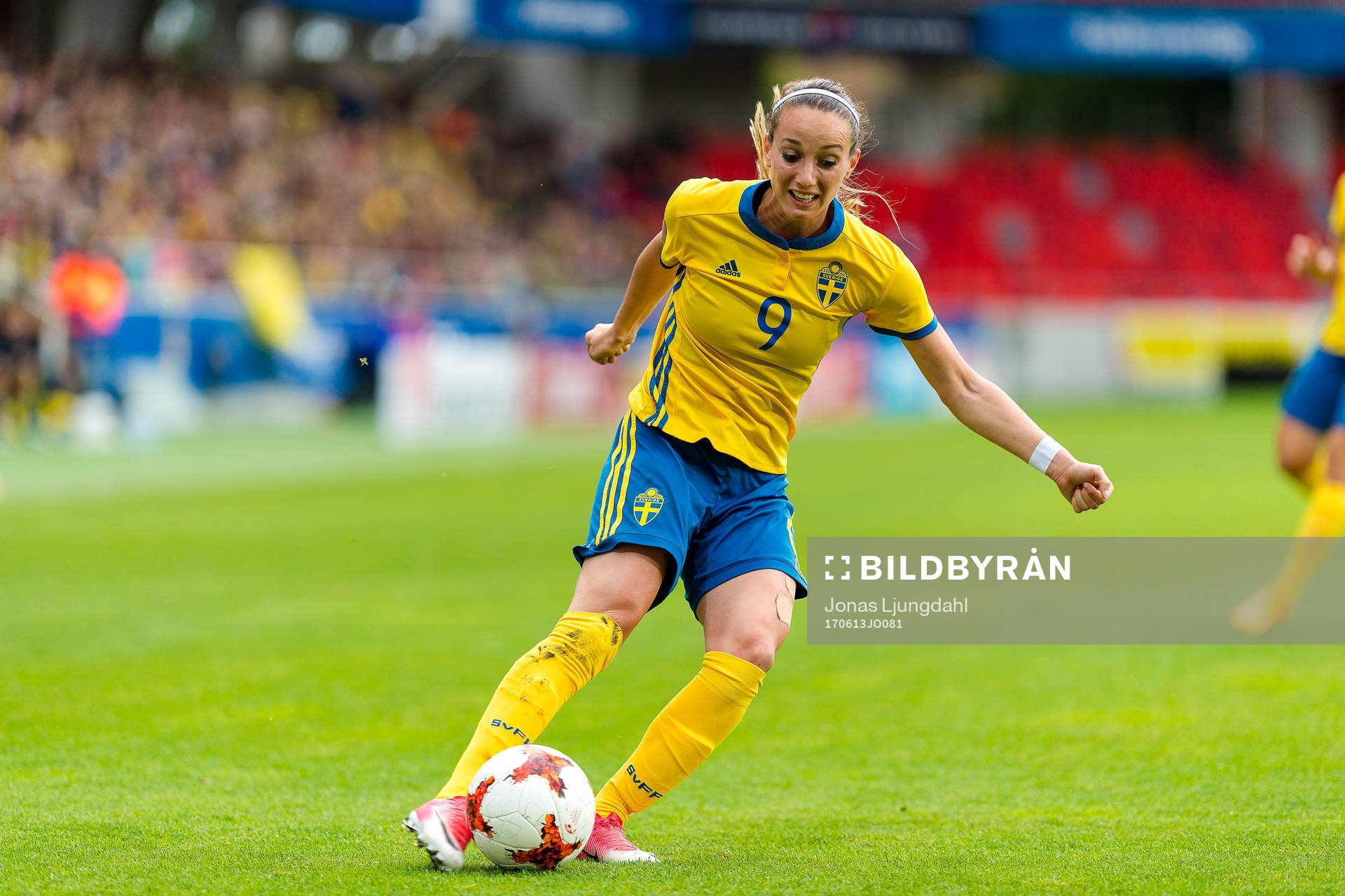 Sveriges Kosovare Asllani