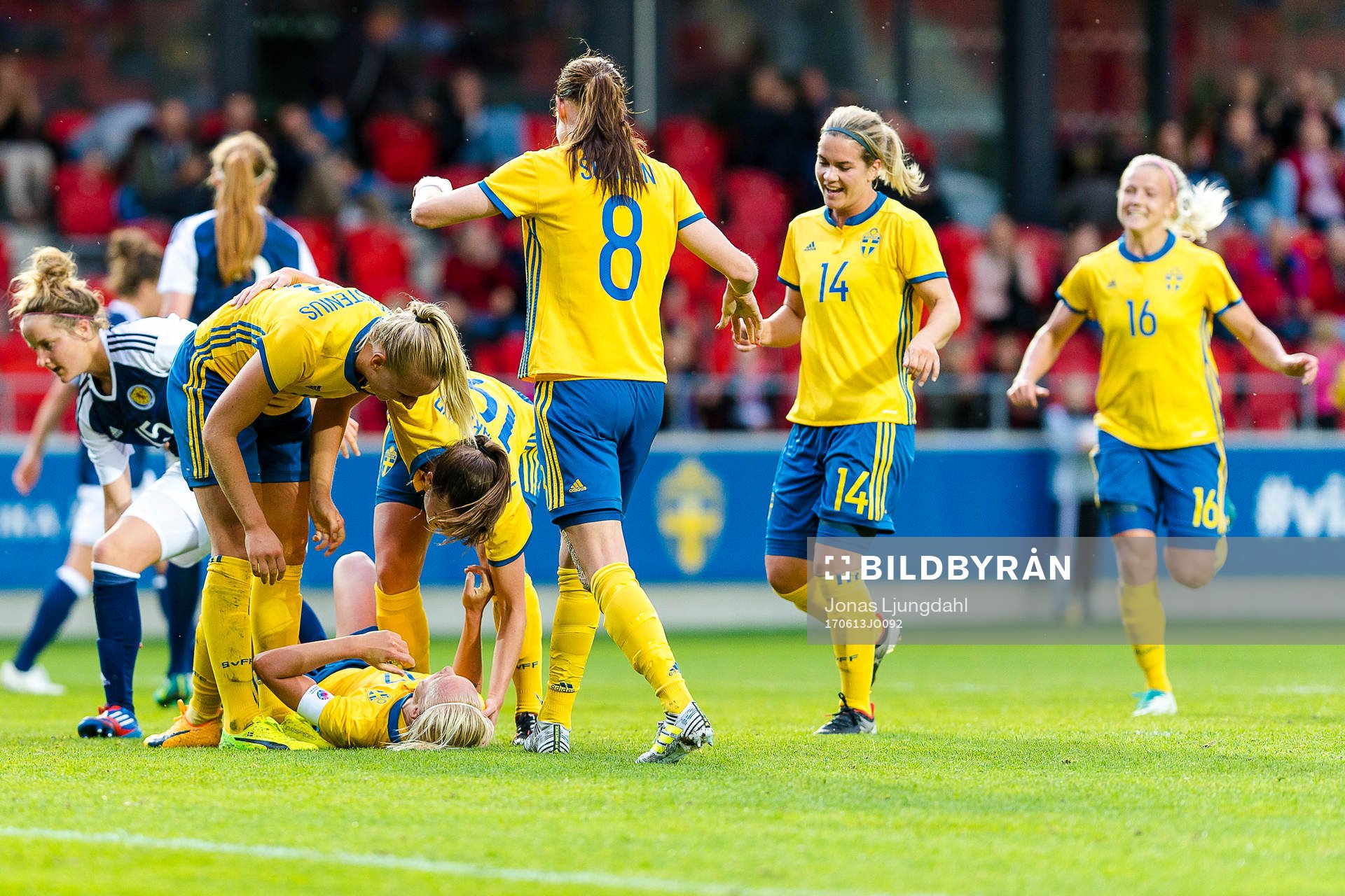 Sveriges Caroline Seger jublar