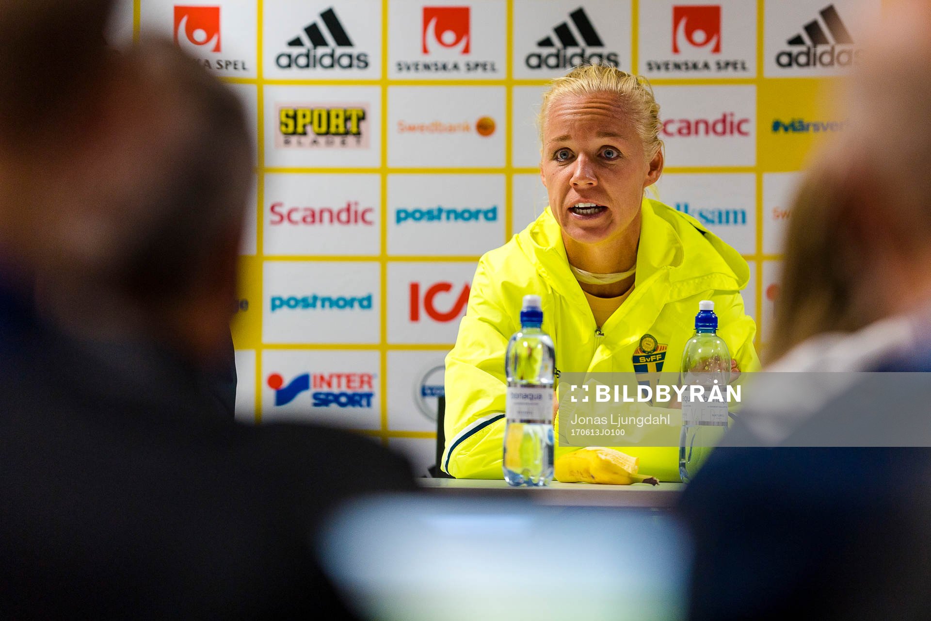Sveriges Caroline Seger på presskonferens