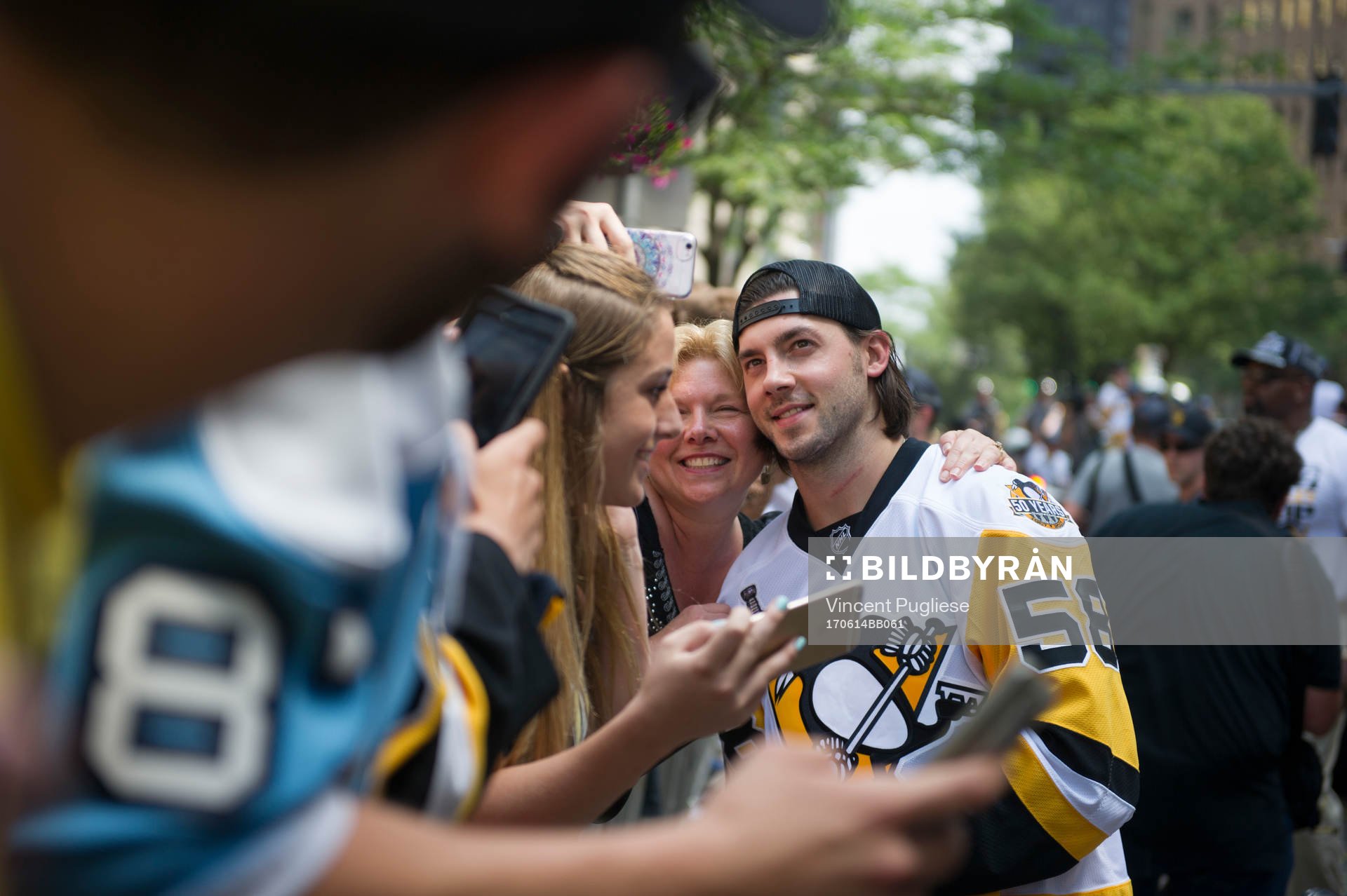 Pittsburgh Penguins' Kris Letang and Ian Cloe celebrate
