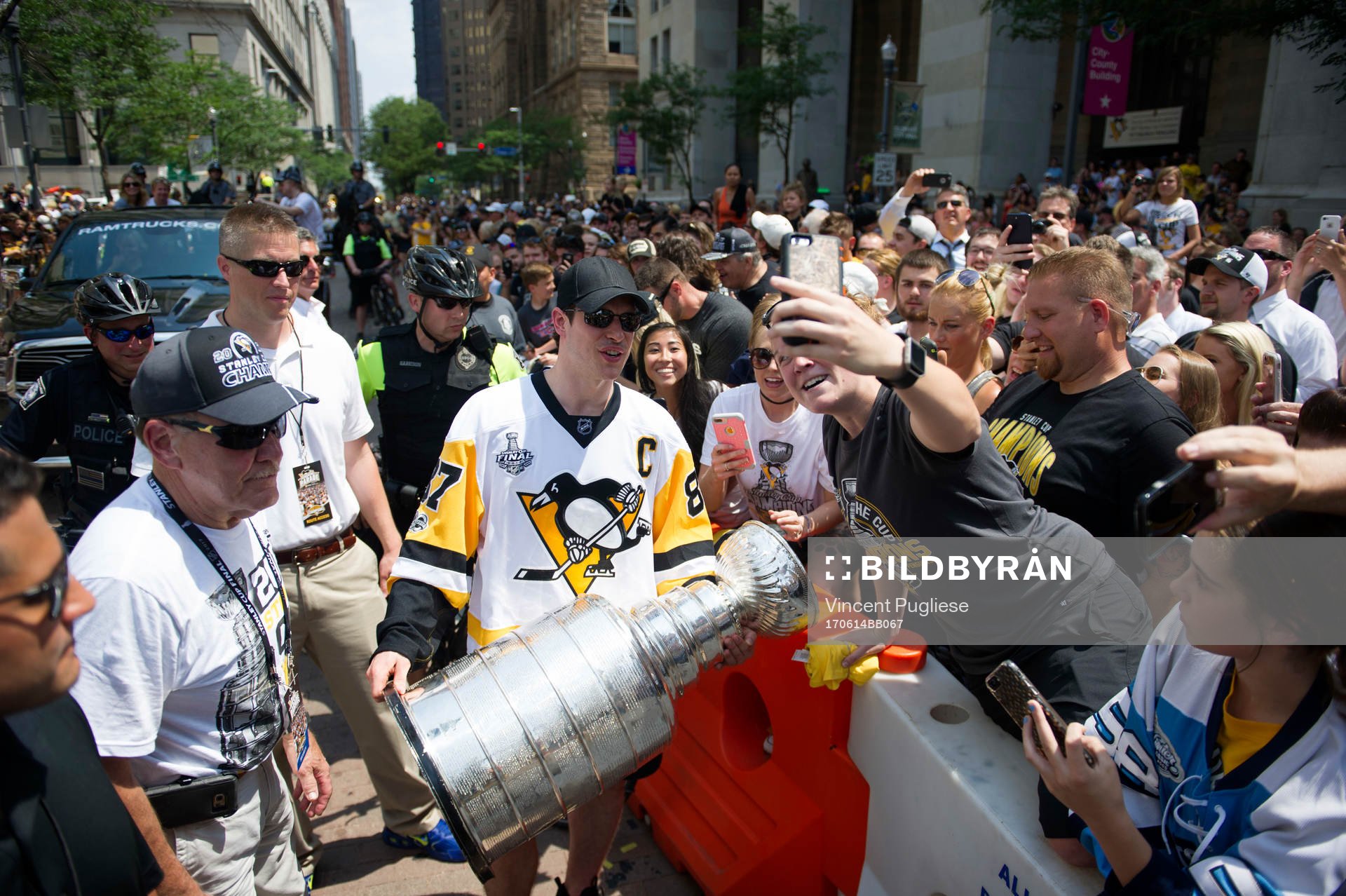 Pittsburgh Penguins' Sidney Crosby celebrates