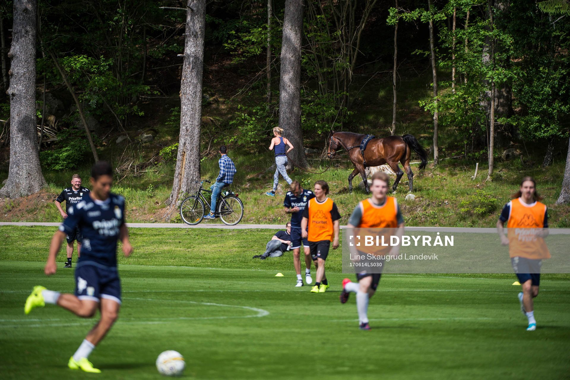 Under en träning med IFK Göteborg och SHL-laget Frölunda