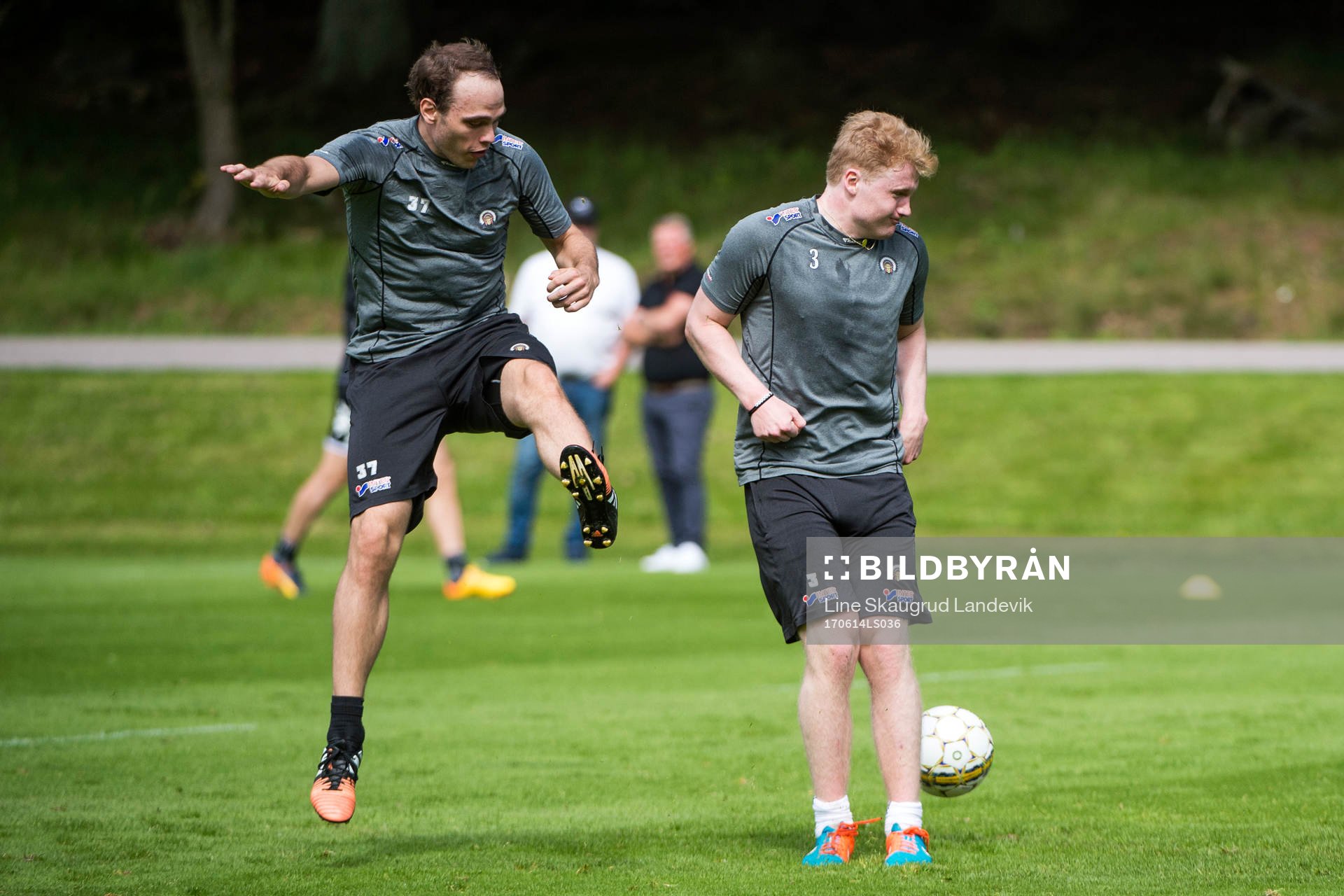 Frölundas målvakt Johan Gustafsson och Carl Grundström