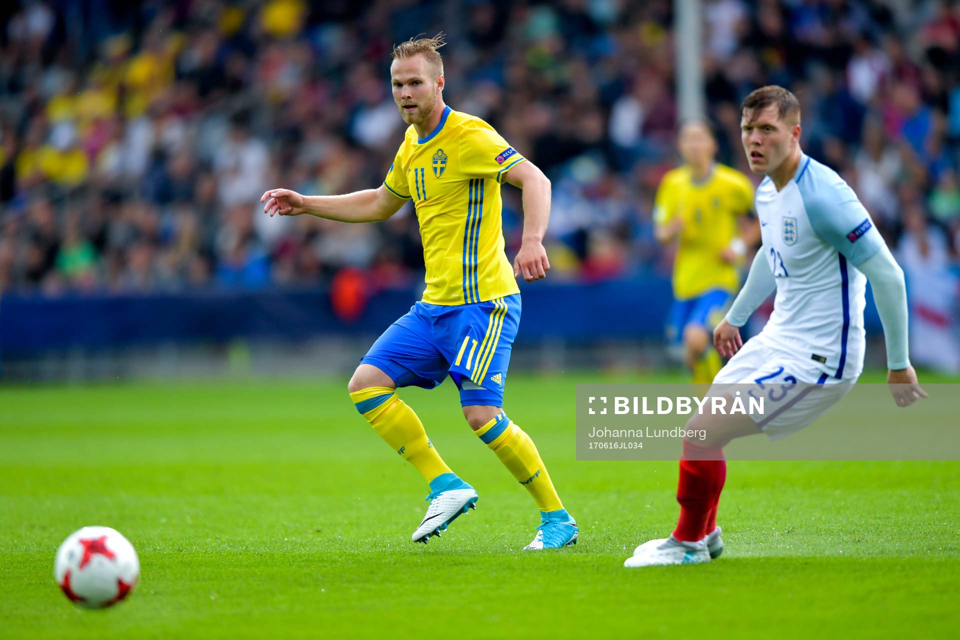 Sveriges Gustav Engvall och Englands Alfie Mawson