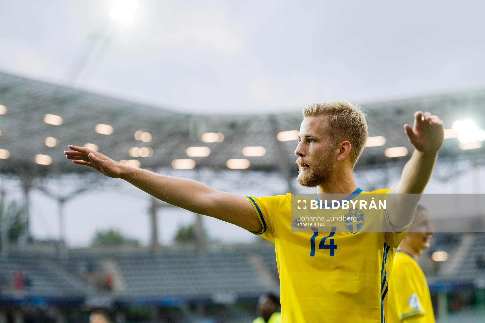 Sveriges Filip Dagerstål tackar publiken