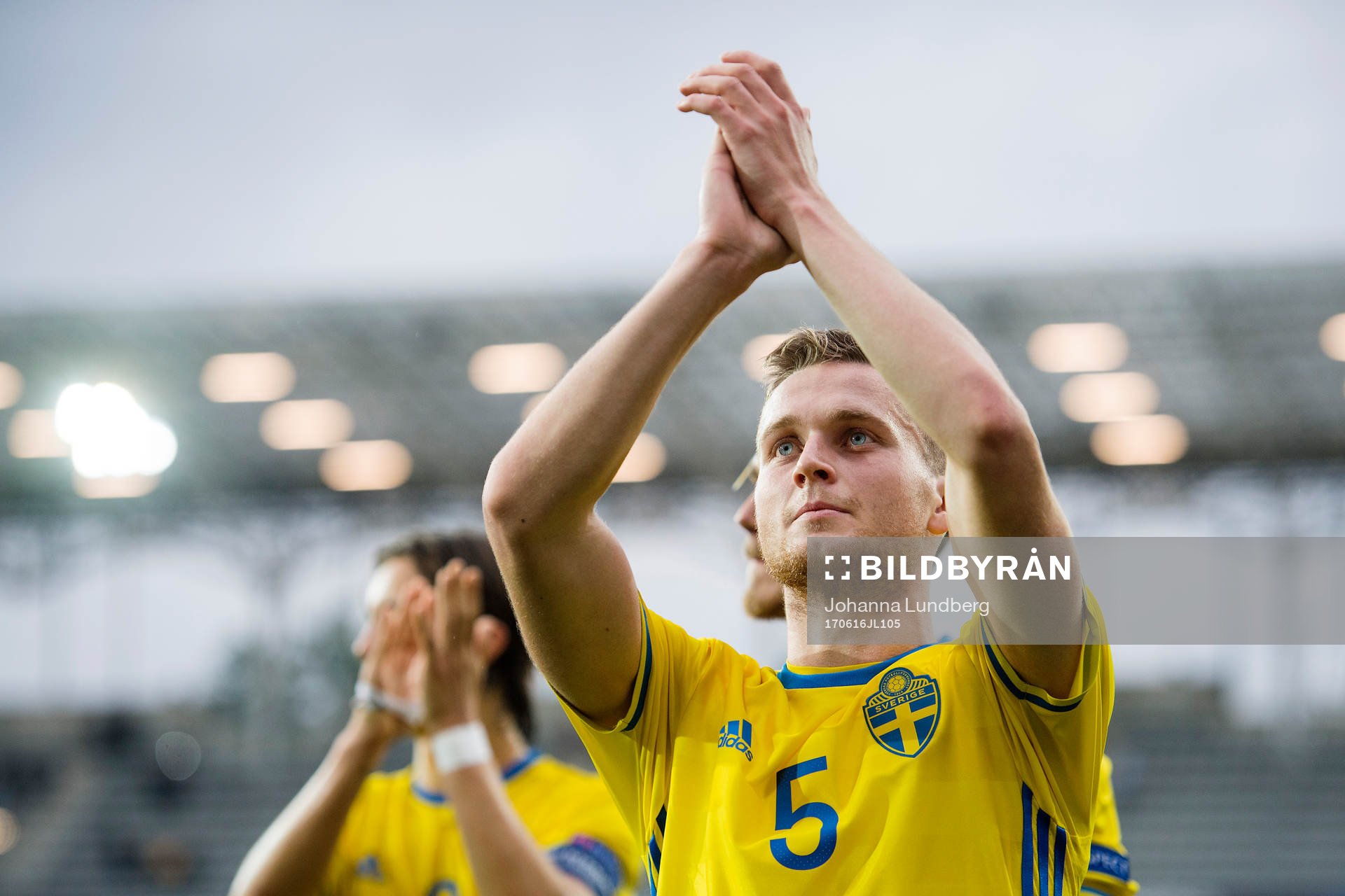 Sveriges Adam Lundqvist tackar publiken