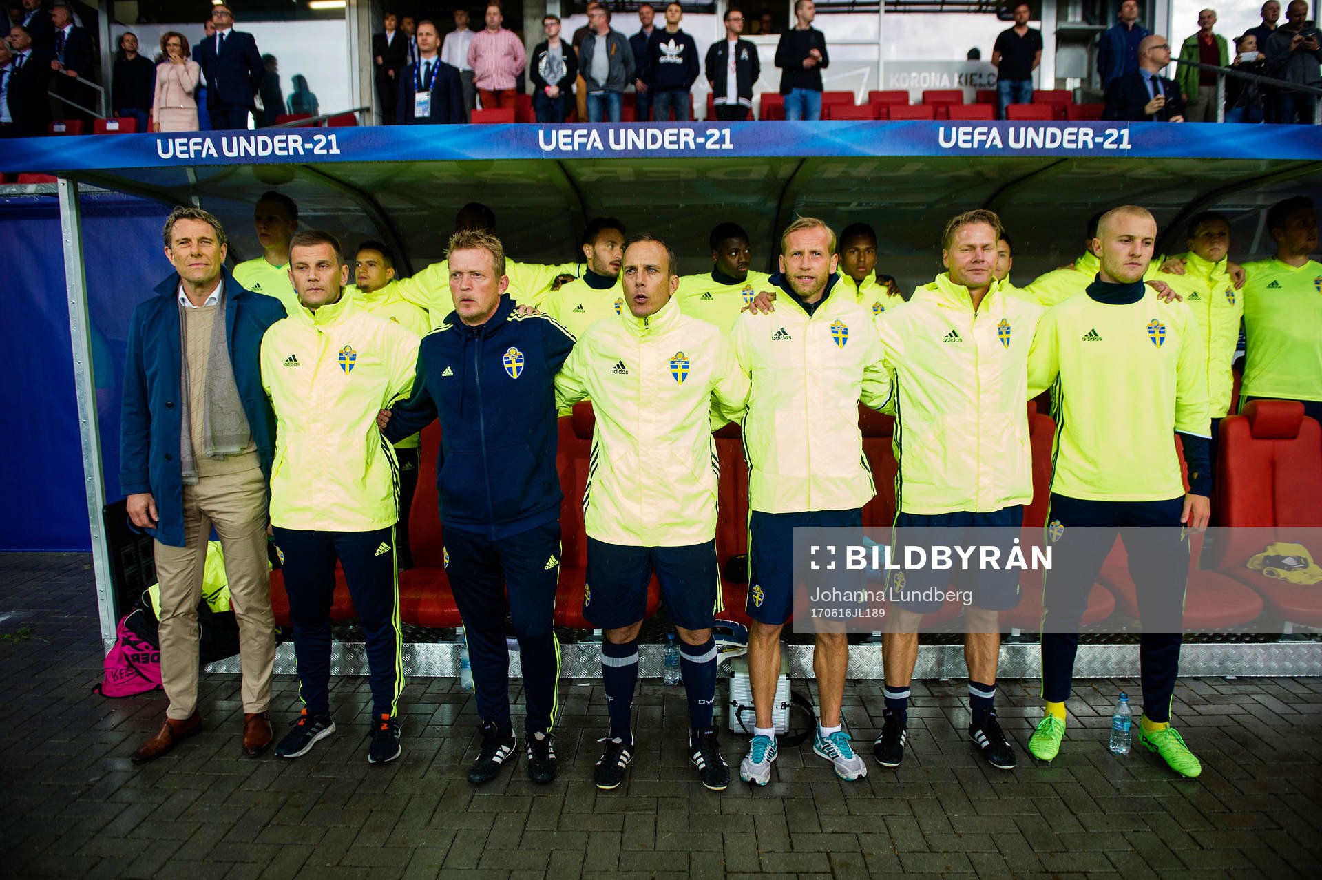 Sveriges bänk med förbundskapten Håkan Ericson,