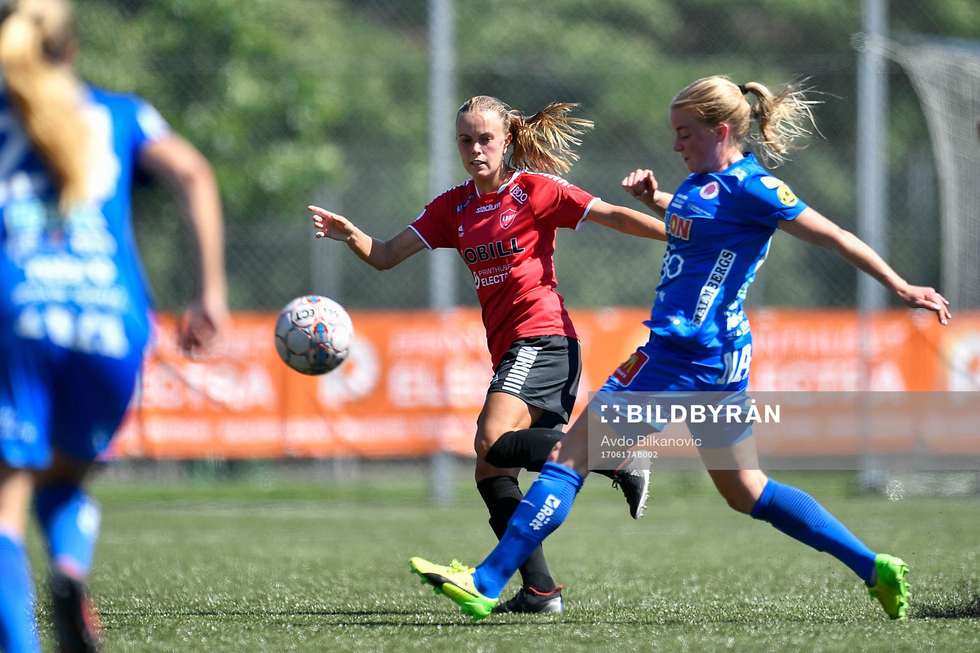 LB07s Elin Björklund och Örebros Veronica Perez