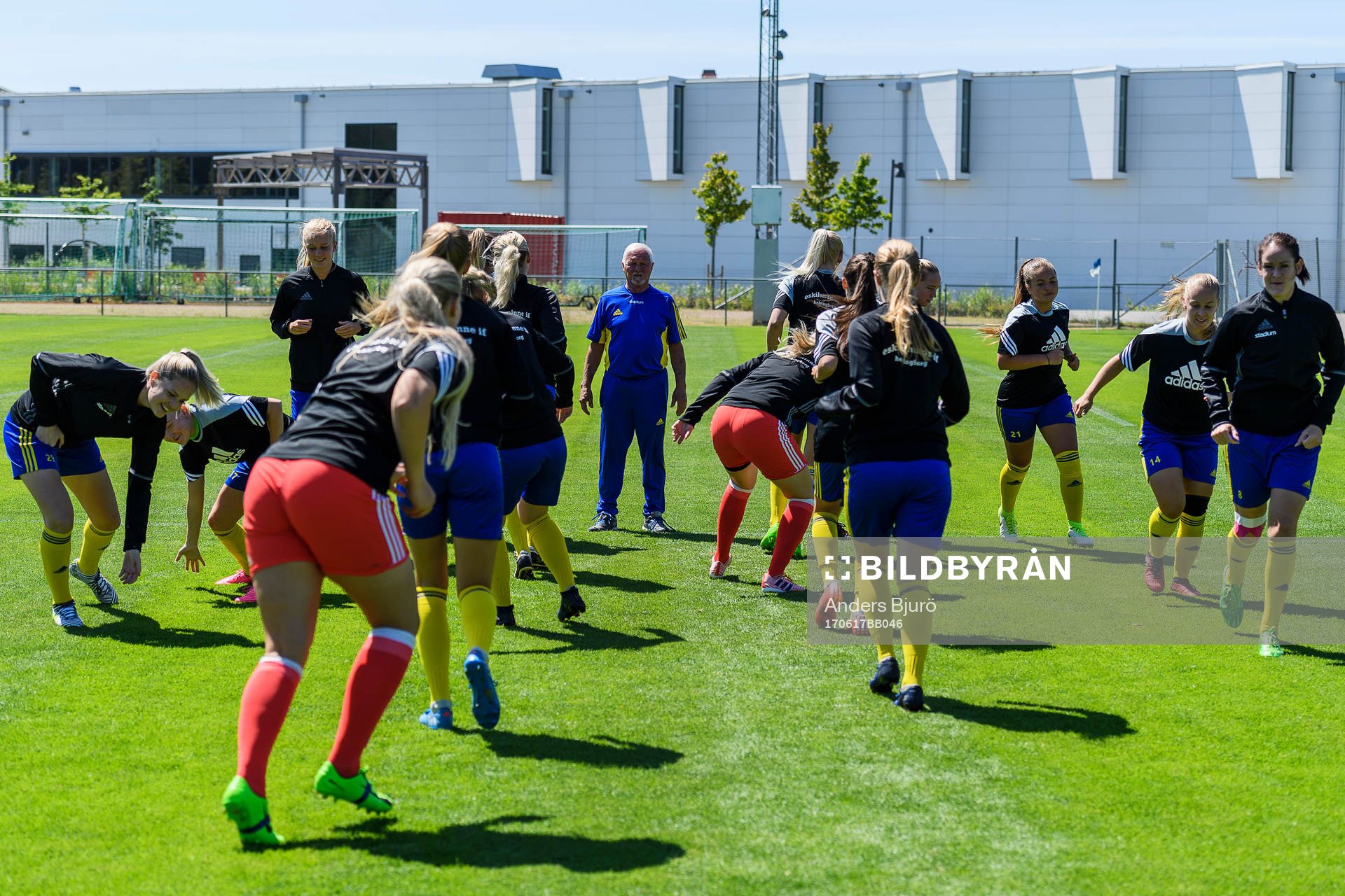 Eskilsminnes spelare värmer upp