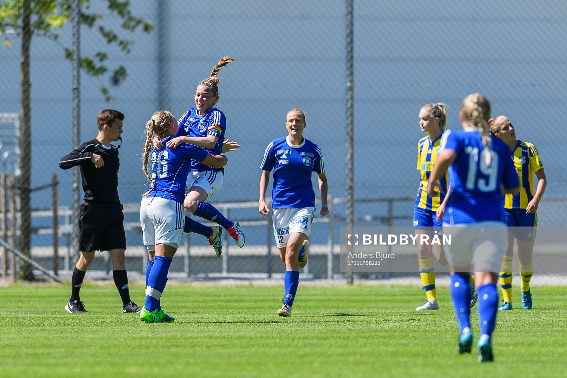 Stattenas spelare jublar