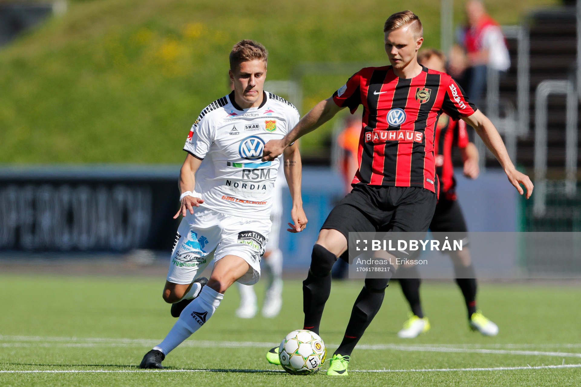 GAIS Erik Westermark jagar Brommapojkarnas Tim Söderström